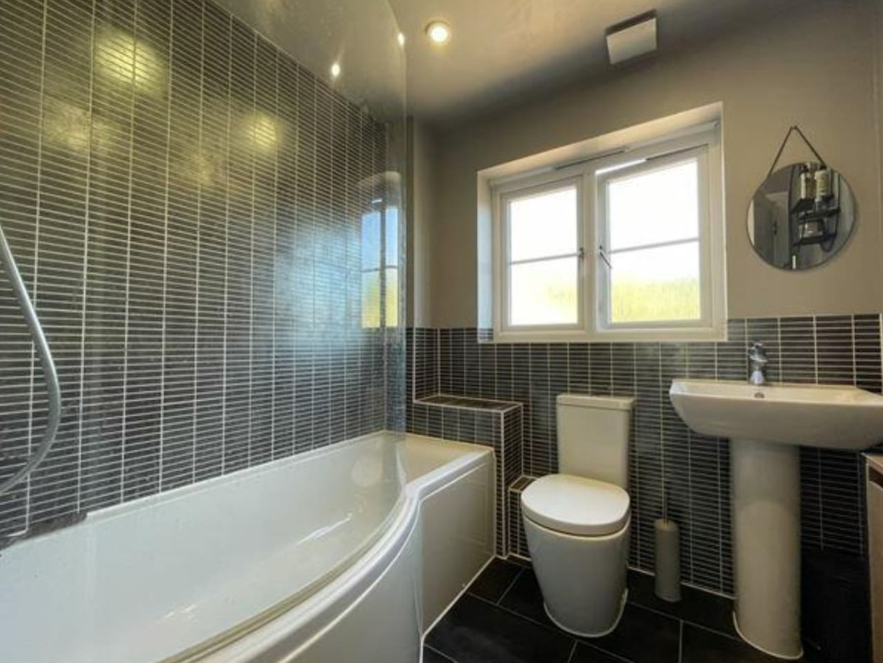 4BR 2BATH Home in Colchester Perfect for Big Group in 89Apprentice Drive, England, United Kingdom, CO4 5UW - Property image 10 - VivreStays