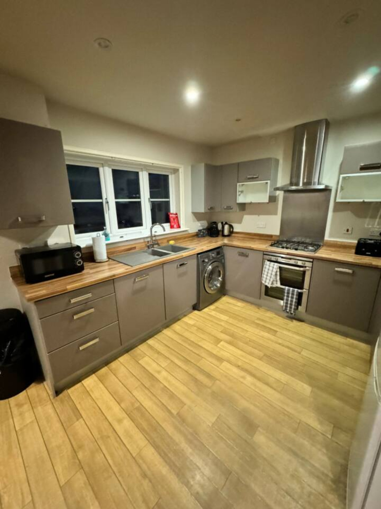 4BR 2BATH Home in Colchester Perfect for Big Group in 89Apprentice Drive, England, United Kingdom, CO4 5UW - Property image 4 - VivreStays