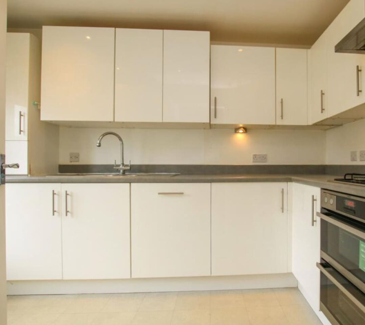 Colchester Retreat: 4BR 2BATH Ample Street Parking in 35Kensington Road, England, United Kingdom, CO2 7FF - Property image 13 - VivreStays