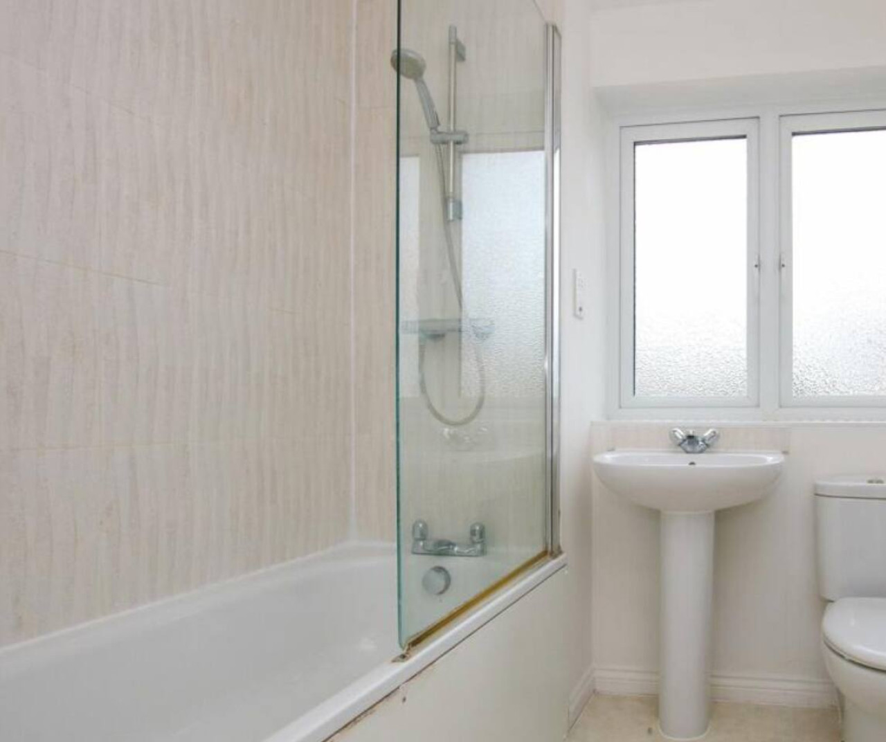 Colchester Retreat: 4BR 2BATH Ample Street Parking in 35Kensington Road, England, United Kingdom, CO2 7FF - Property image 14 - VivreStays
