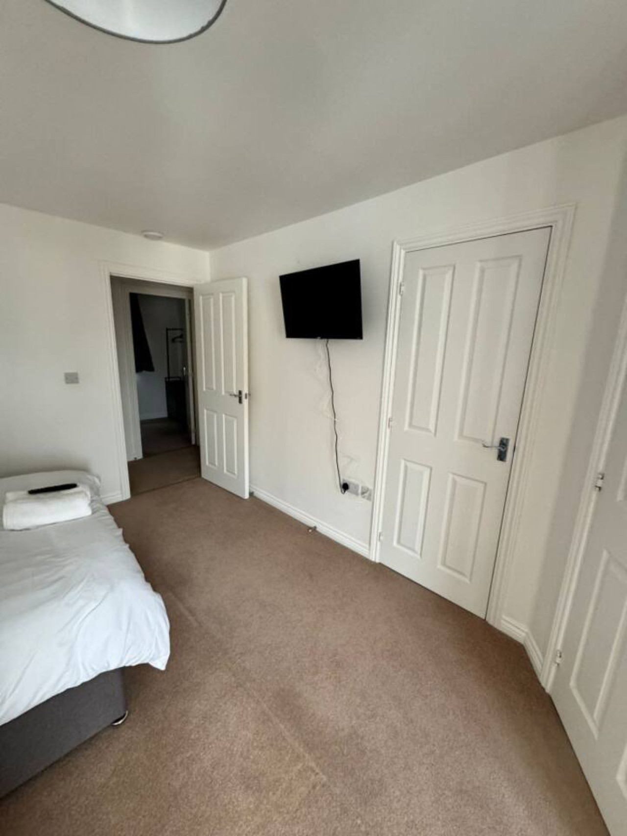 Colchester Retreat: 4BR 2BATH Ample Street Parking in 35Kensington Road, England, United Kingdom, CO2 7FF - Property image 19 - VivreStays