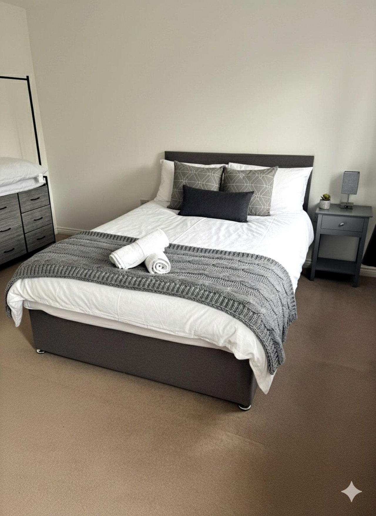 Colchester Retreat: 4BR 2BATH Ample Street Parking in 35Kensington Road, England, United Kingdom, CO2 7FF - Property image 10 - VivreStays