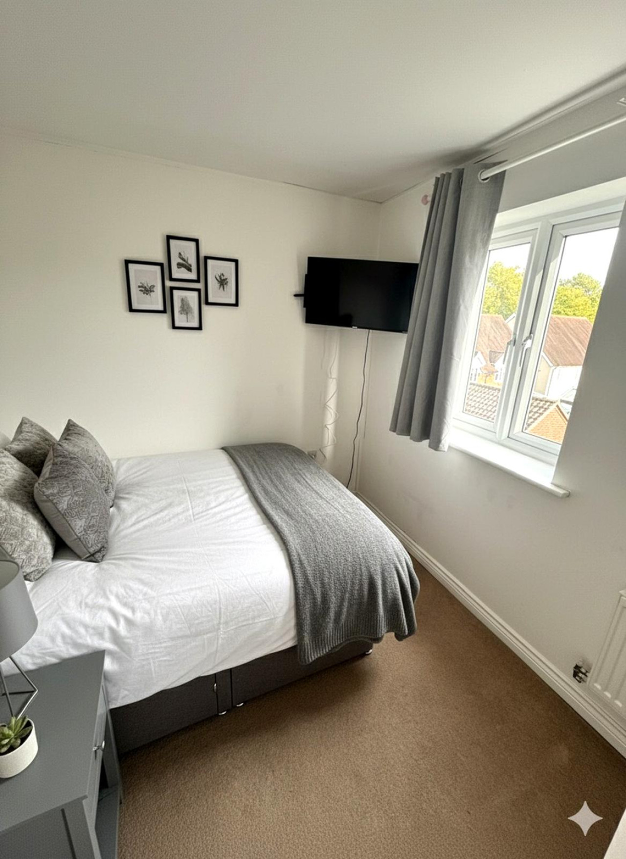 Colchester Retreat: 4BR 2BATH Ample Street Parking in 35Kensington Road, England, United Kingdom, CO2 7FF - Property image 4 - VivreStays