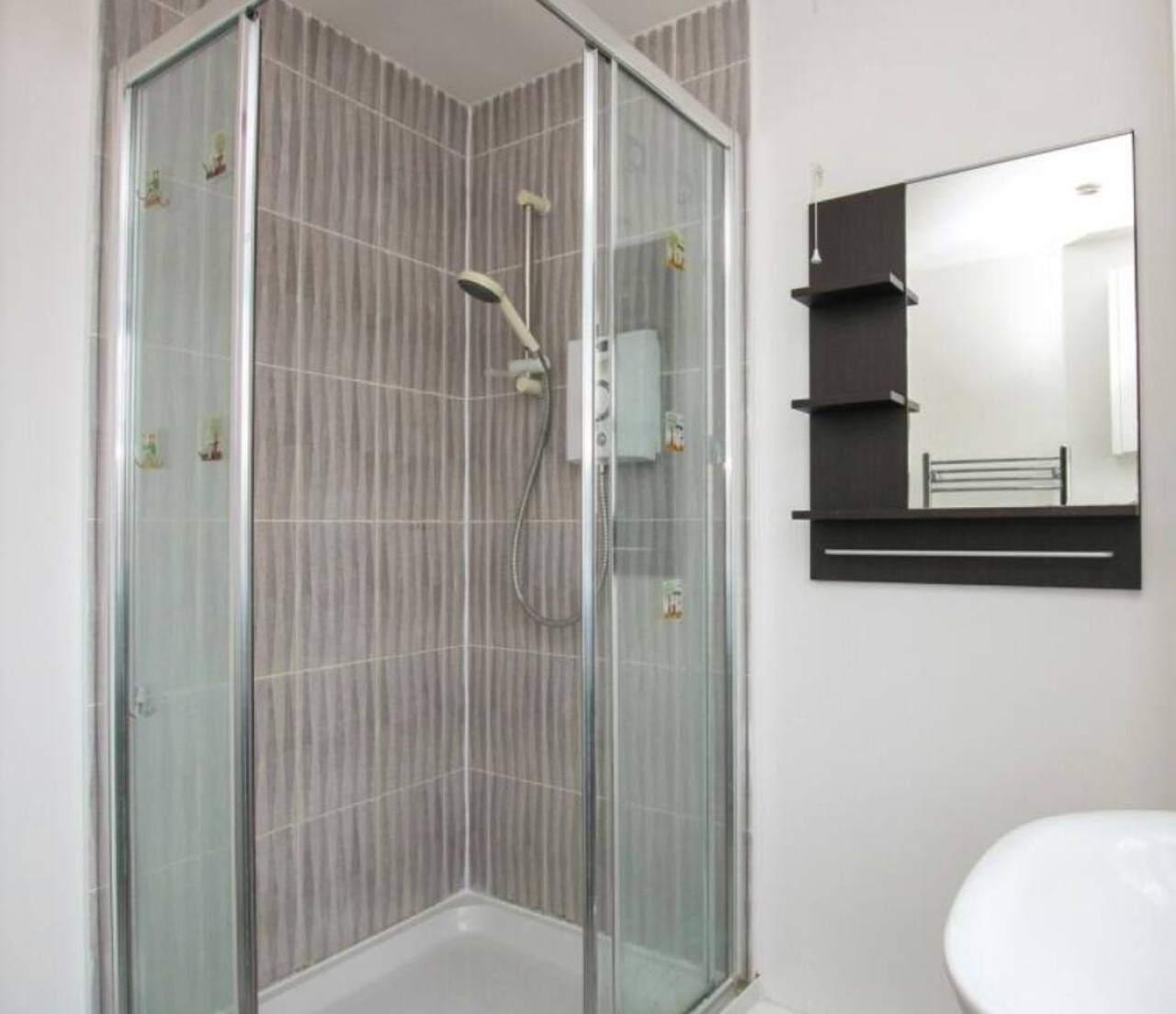 Colchester Retreat: 4BR 2BATH Ample Street Parking in 35Kensington Road, England, United Kingdom, CO2 7FF - Property image 16 - VivreStays