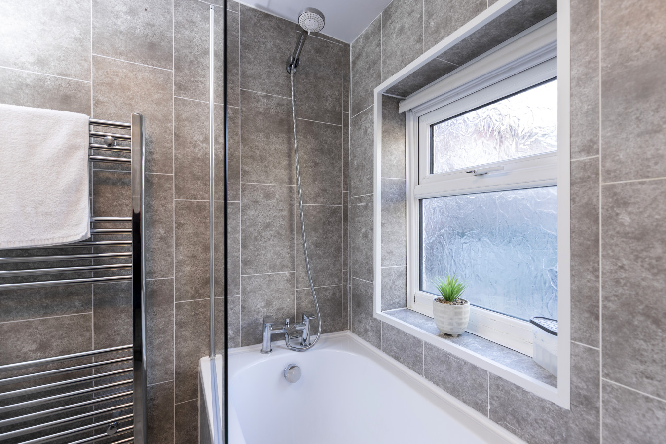 Newly Renovated 3BR House near hospital & uni in 22 Houghton St, Sunderland SR4 7DY, UK - Property image 18 - VivreStays