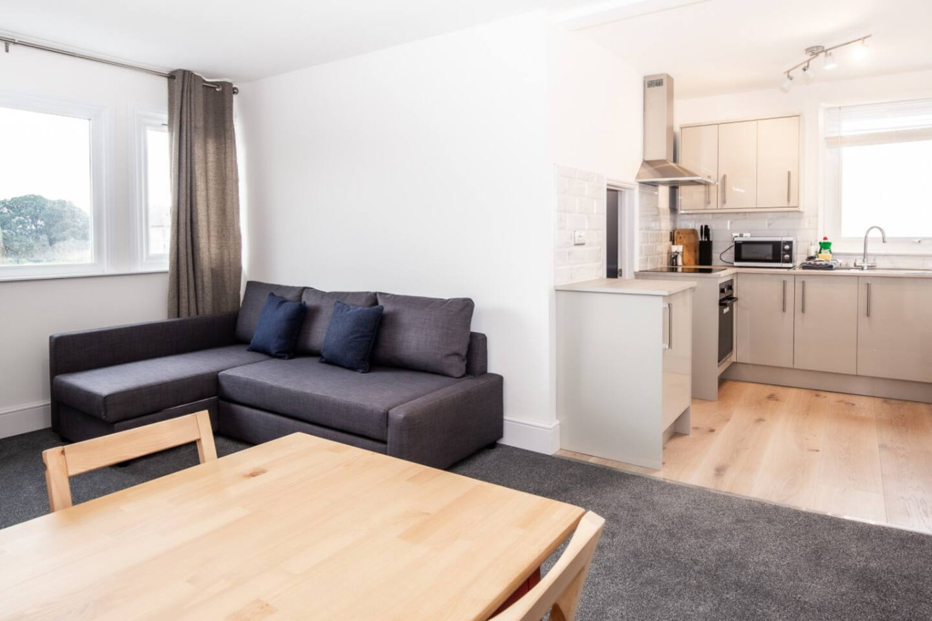 Coastal Charm 1BR Flat near the Sea Street Parking in flat 6, 56 Church Rd, Hastings, St Leonards, Saint Leonards-on-sea TN37 6HJ, UK - Property image 4 - VivreStays
