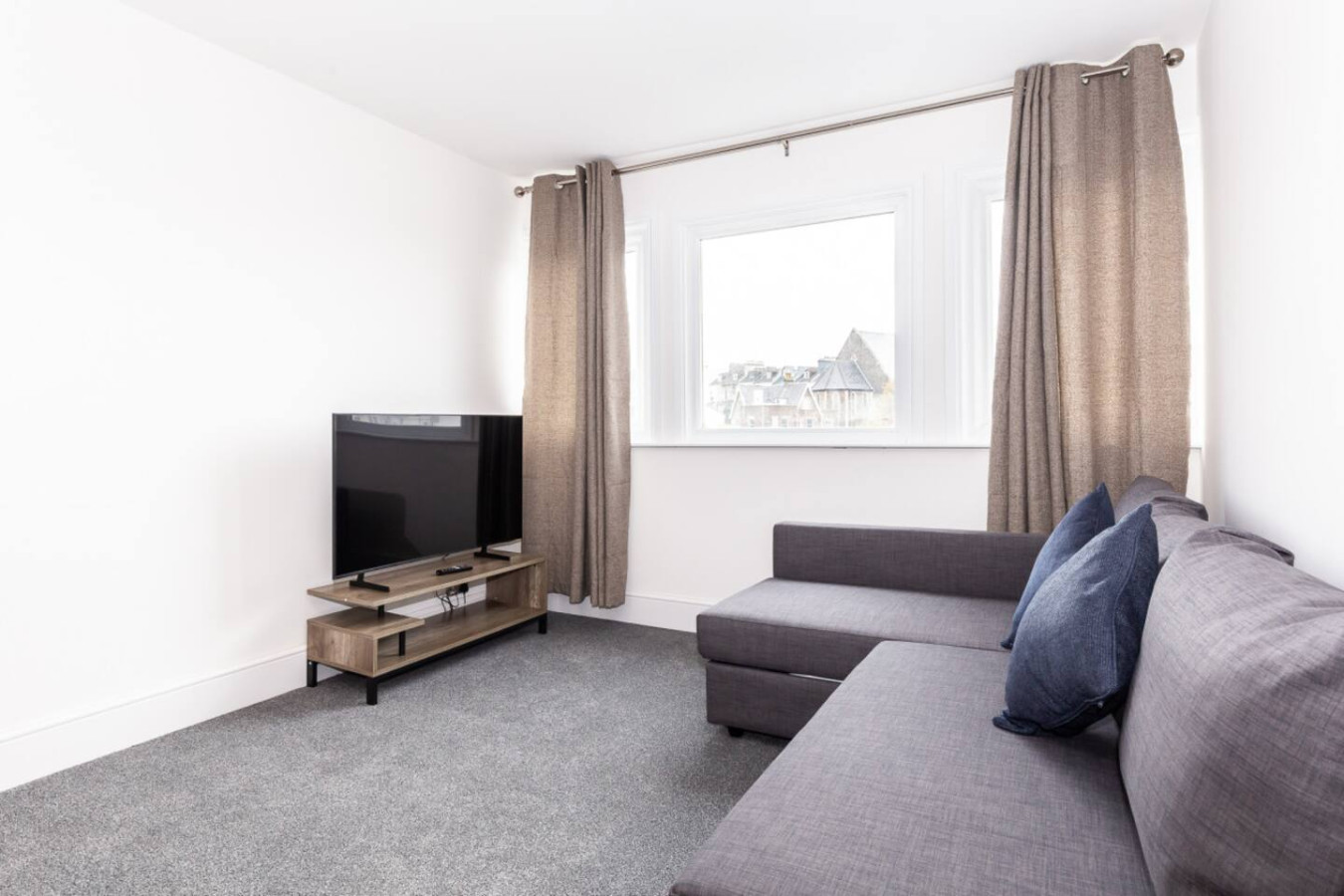 Coastal Charm 1BR Flat near the Sea Street Parking in flat 6, 56 Church Rd, Hastings, St Leonards, Saint Leonards-on-sea TN37 6HJ, UK - Property image 10 - VivreStays