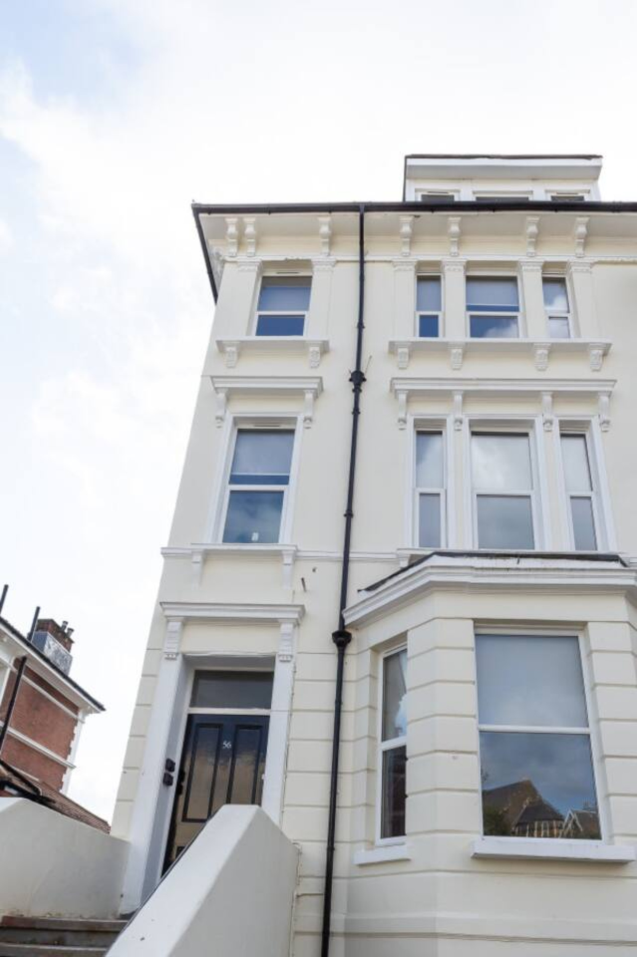 Coastal Charm 1BR Flat near the Sea Street Parking in flat 6, 56 Church Rd, Hastings, St Leonards, Saint Leonards-on-sea TN37 6HJ, UK - Property image 8 - VivreStays