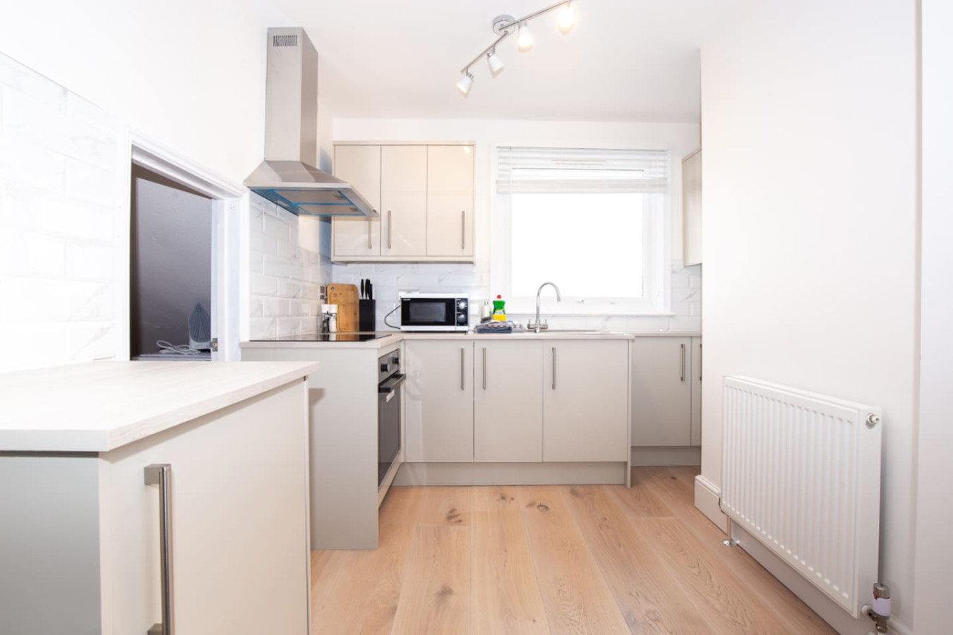 Coastal Charm 1BR Flat near the Sea Street Parking in flat 6, 56 Church Rd, Hastings, St Leonards, Saint Leonards-on-sea TN37 6HJ, UK - Property image 5 - VivreStays