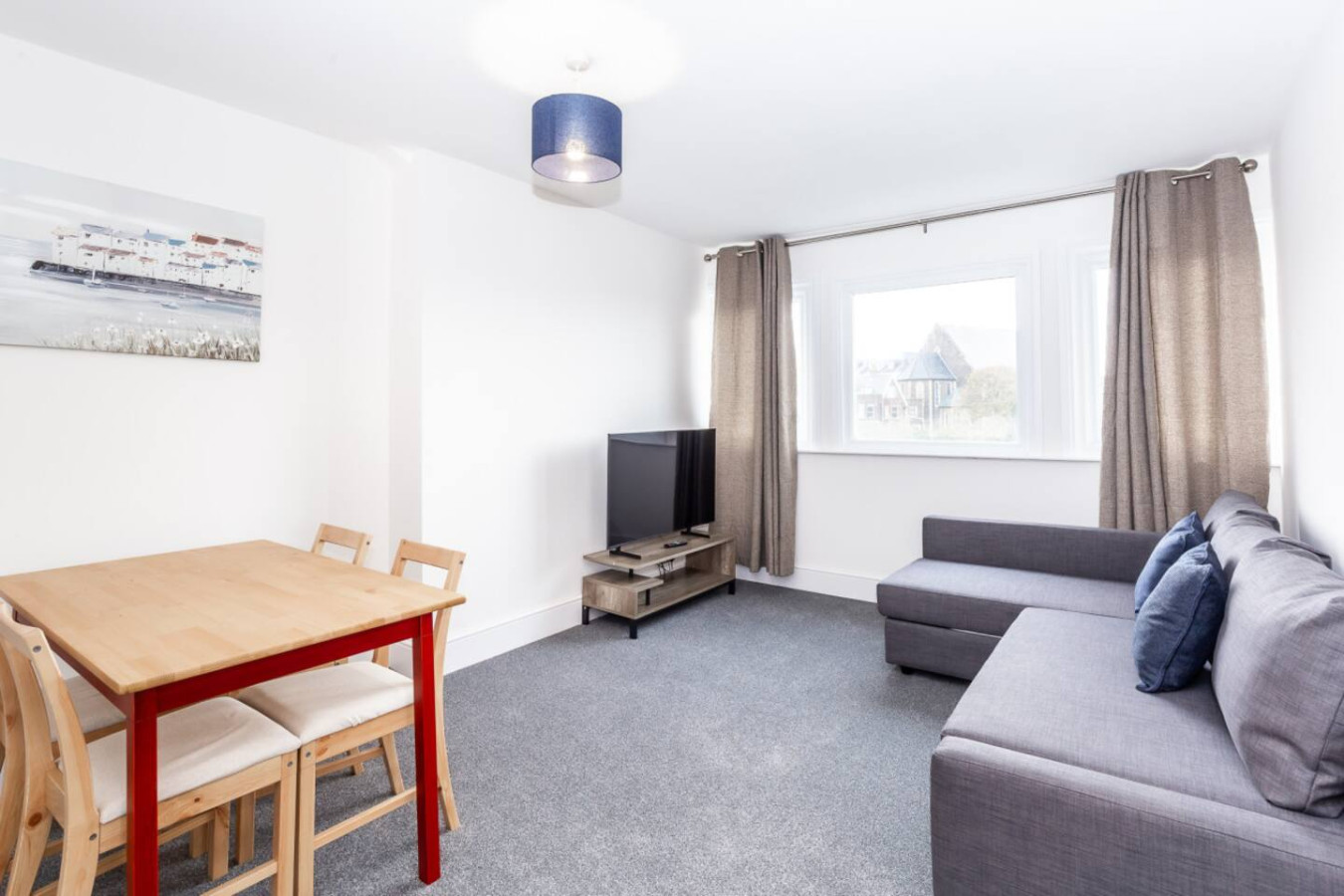 Coastal Charm 1BR Flat near the Sea Street Parking in flat 6, 56 Church Rd, Hastings, St Leonards, Saint Leonards-on-sea TN37 6HJ, UK - Property image 3 - VivreStays