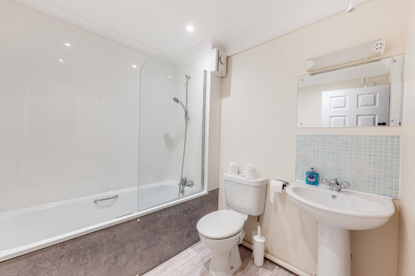 Harland Haven: Spacious 4BR House in Ipswich in 31 Harland St, Ipswich IP2 8JU, UK - Property image 25 - VivreStays
