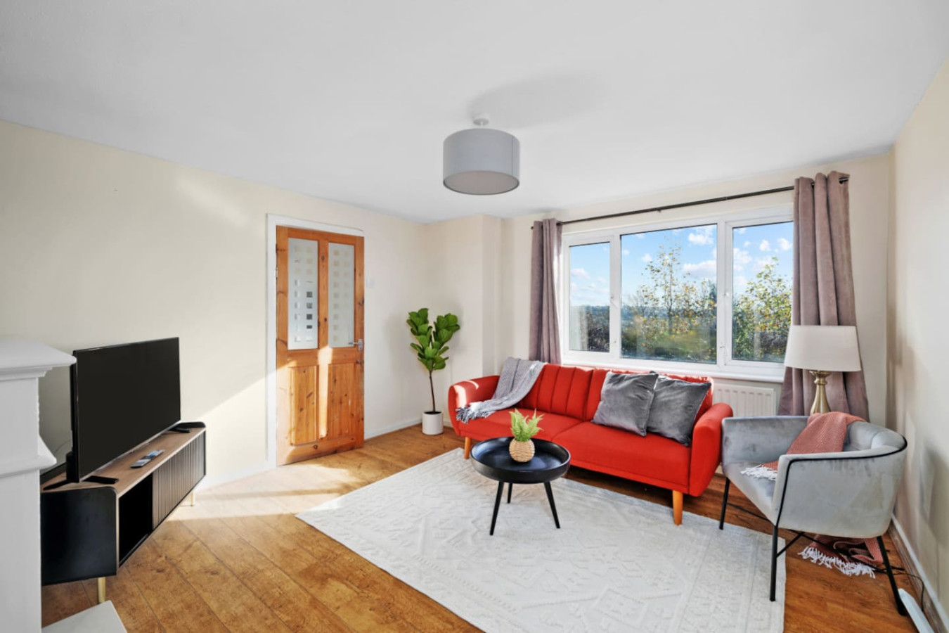Newly Renovated 3BR House Perfect for Families or Contractors in 49 Poole Park Rd, Plymouth PL5 1DR, UK - Property image 2 - VivreStays