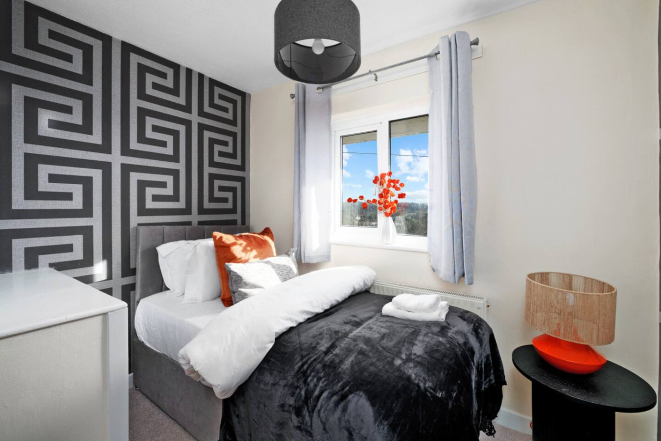 Newly Renovated 3BR House Perfect for Families or Contractors in 49 Poole Park Rd, Plymouth PL5 1DR, UK - Property image 6 - VivreStays
