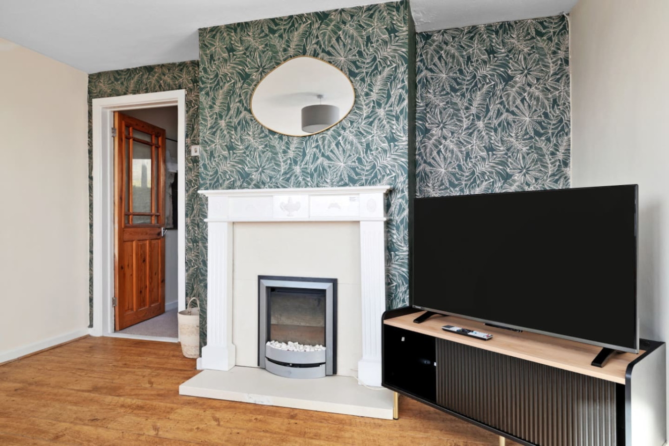 Newly Renovated 3BR House Perfect for Families or Contractors in 49 Poole Park Rd, Plymouth PL5 1DR, UK - Property image 18 - VivreStays