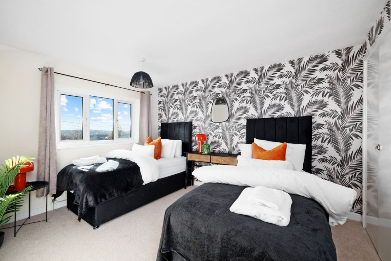 Newly Renovated 3BR House Perfect for Families or Contractors in 49 Poole Park Rd, Plymouth PL5 1DR, UK - Property image 3 - VivreStays