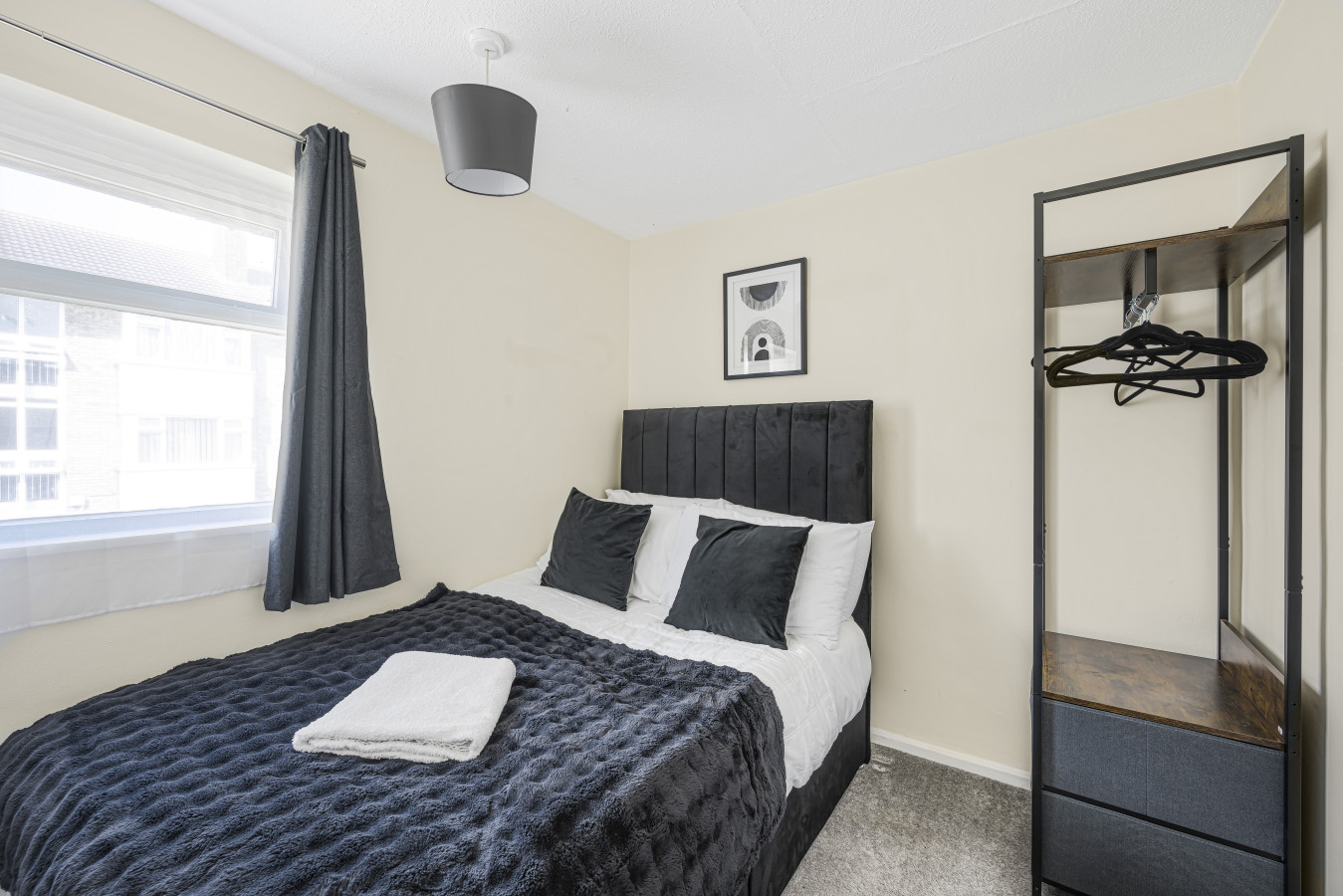 The Ipswich Snug Spacious 3BR Retreat FREE Parking in 59 Defoe Rd, Ipswich IP1 6SN, UK - Property image 4 - VivreStays