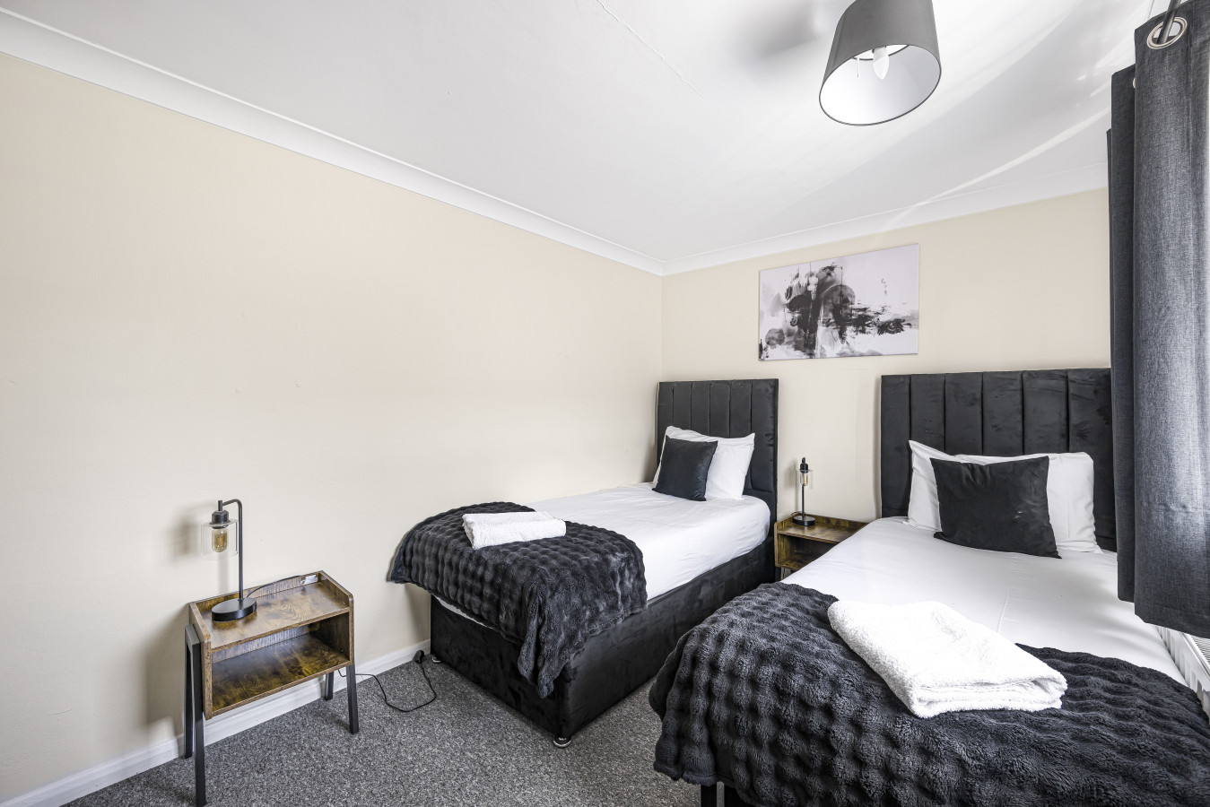 The Ipswich Snug Spacious 3BR Retreat FREE Parking in 59 Defoe Rd, Ipswich IP1 6SN, UK - Property image 8 - VivreStays