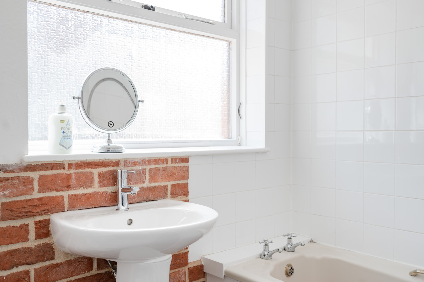 The Ipswich Snug Spacious 3BR Retreat FREE Parking in 59 Defoe Rd, Ipswich IP1 6SN, UK - Property image 14 - VivreStays
