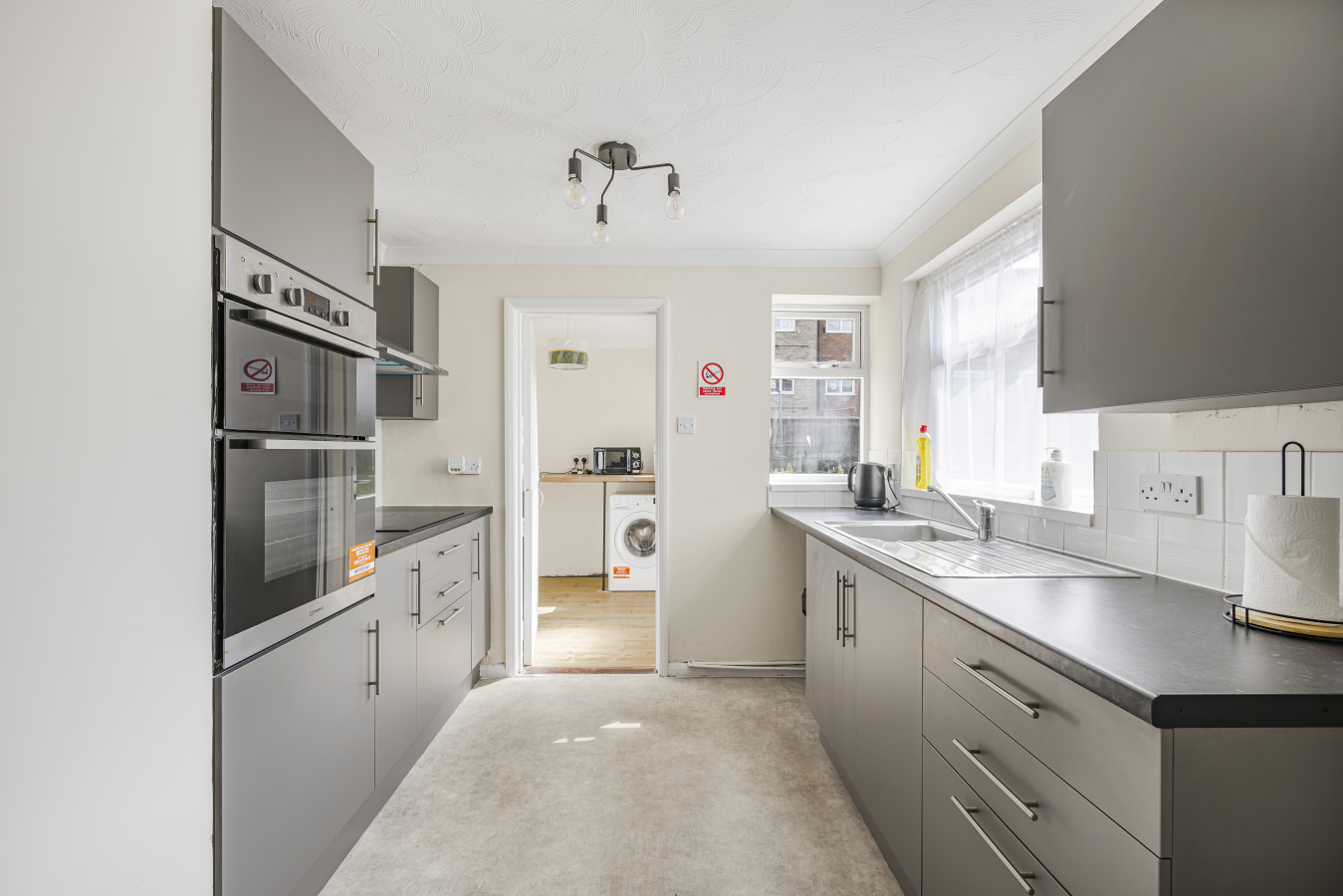 The Ipswich Snug Spacious 3BR Retreat FREE Parking in 59 Defoe Rd, Ipswich IP1 6SN, UK - Property image 10 - VivreStays