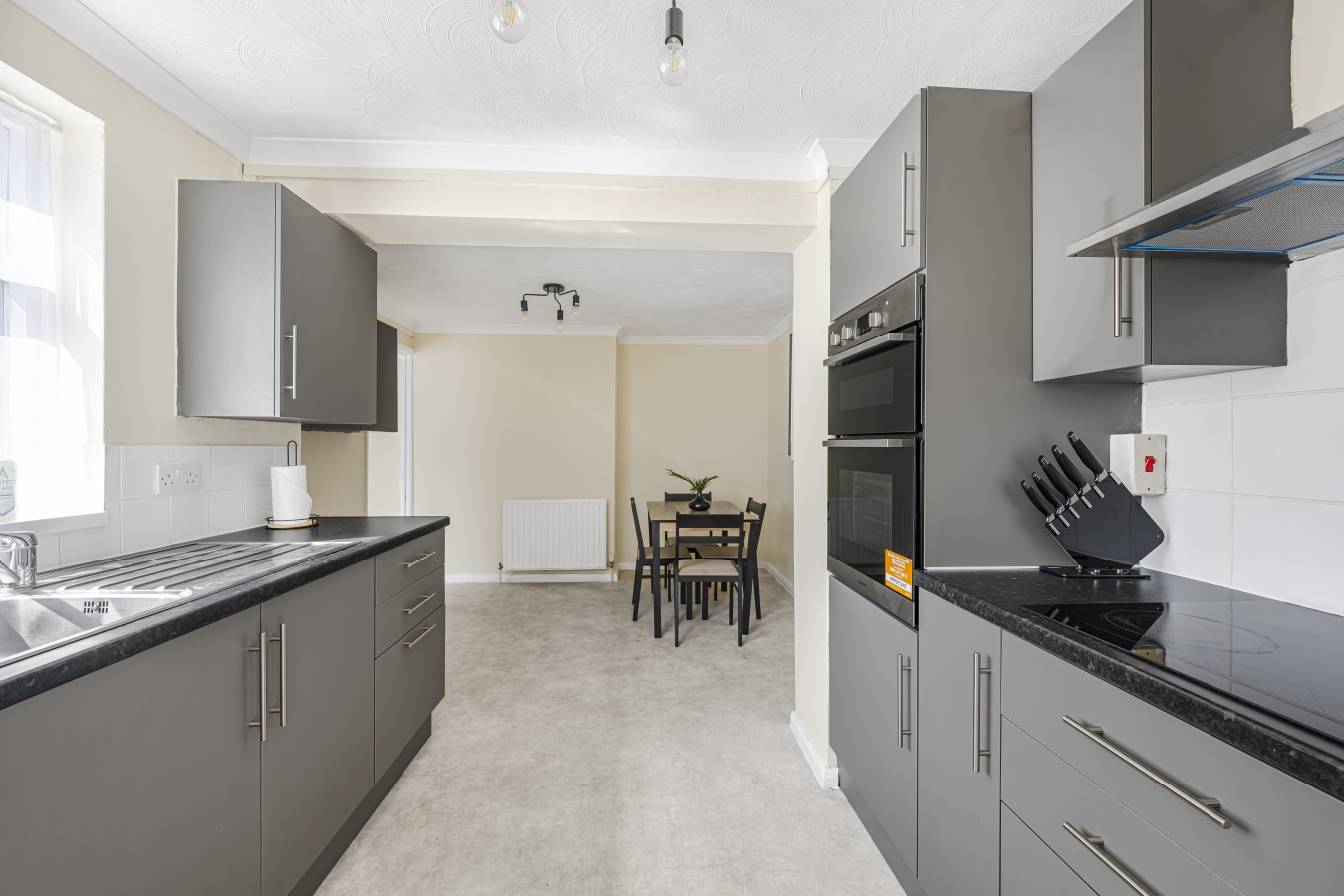 The Ipswich Snug Spacious 3BR Retreat FREE Parking in 59 Defoe Rd, Ipswich IP1 6SN, UK - Property image 24 - VivreStays