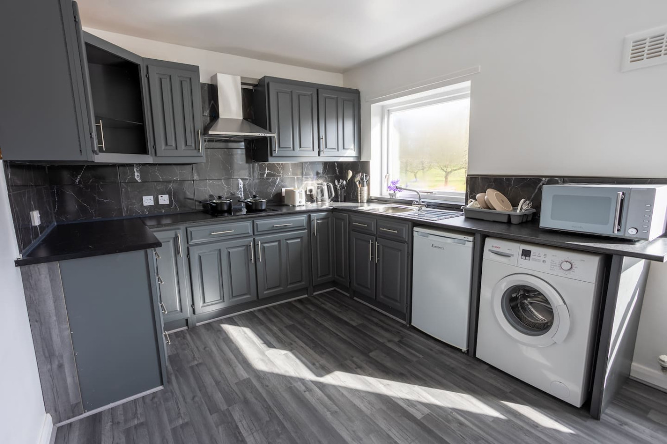 Charming 2BR Maisonette in Carlisle Center in 70 Durranhill Rd, Carlisle CA1 2SZ, UK - Property image 5 - VivreStays