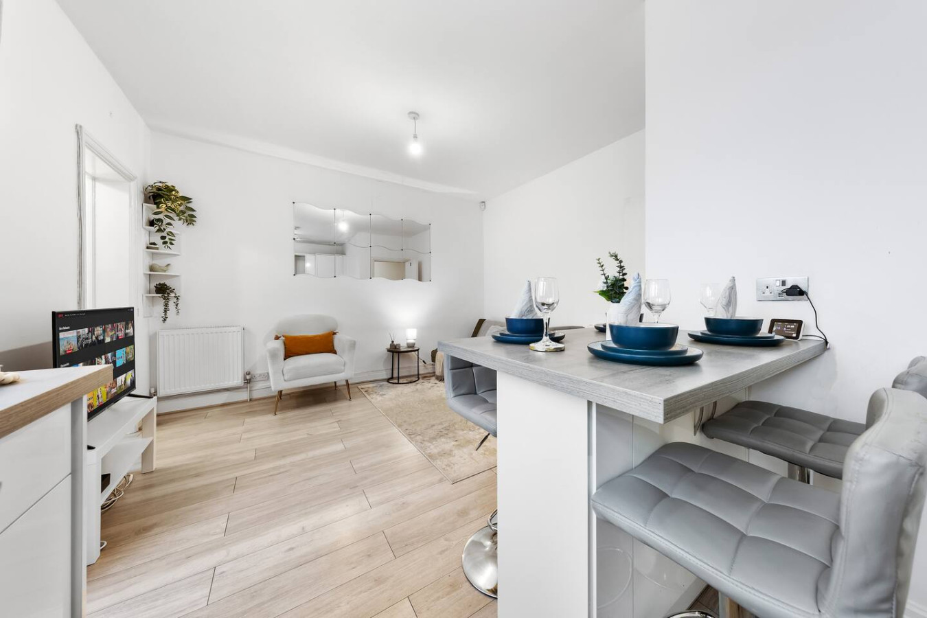 Powder Mill Retreat - 2BR Modern Flat for 4 in 225a Powder Mill Ln, Twickenham TW2 6EH, UK - Property image 20 - VivreStays