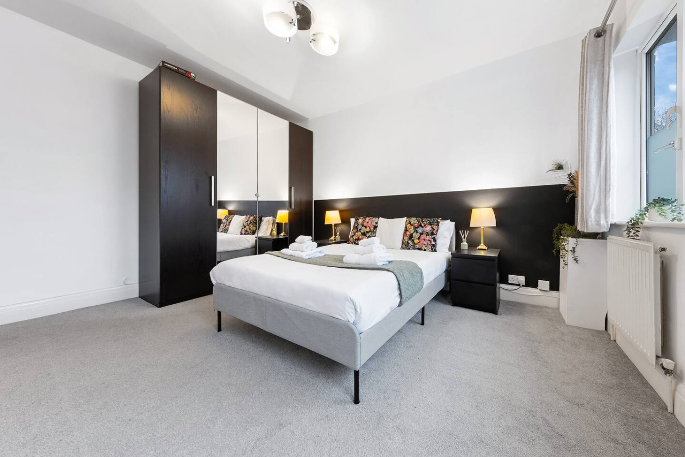 Powder Mill Retreat - 2BR Modern Flat for 4 in 225a Powder Mill Ln, Twickenham TW2 6EH, UK - Property image 3 - VivreStays