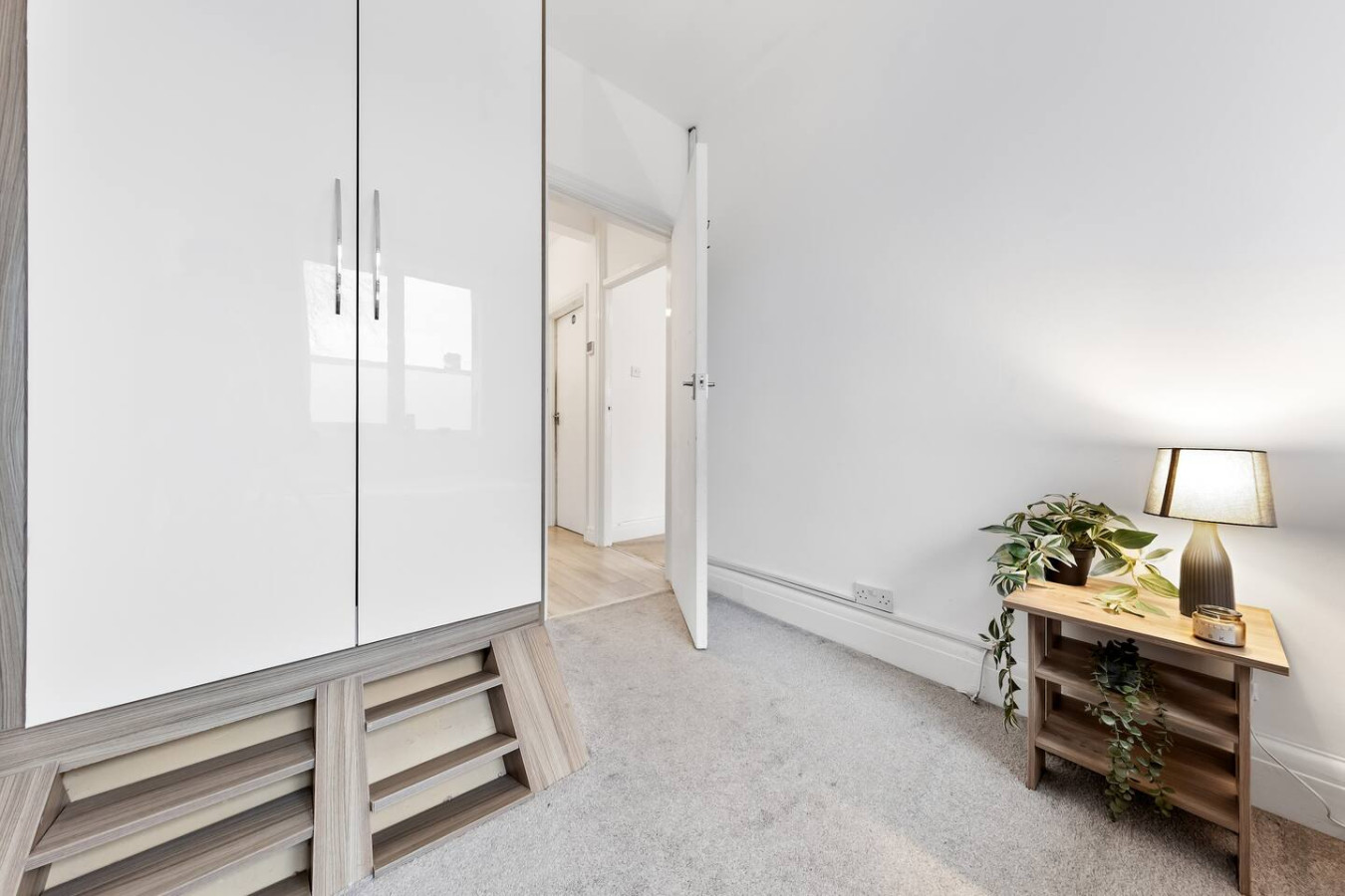 Powder Mill Retreat - 2BR Modern Flat for 4 in 225a Powder Mill Ln, Twickenham TW2 6EH, UK - Property image 11 - VivreStays