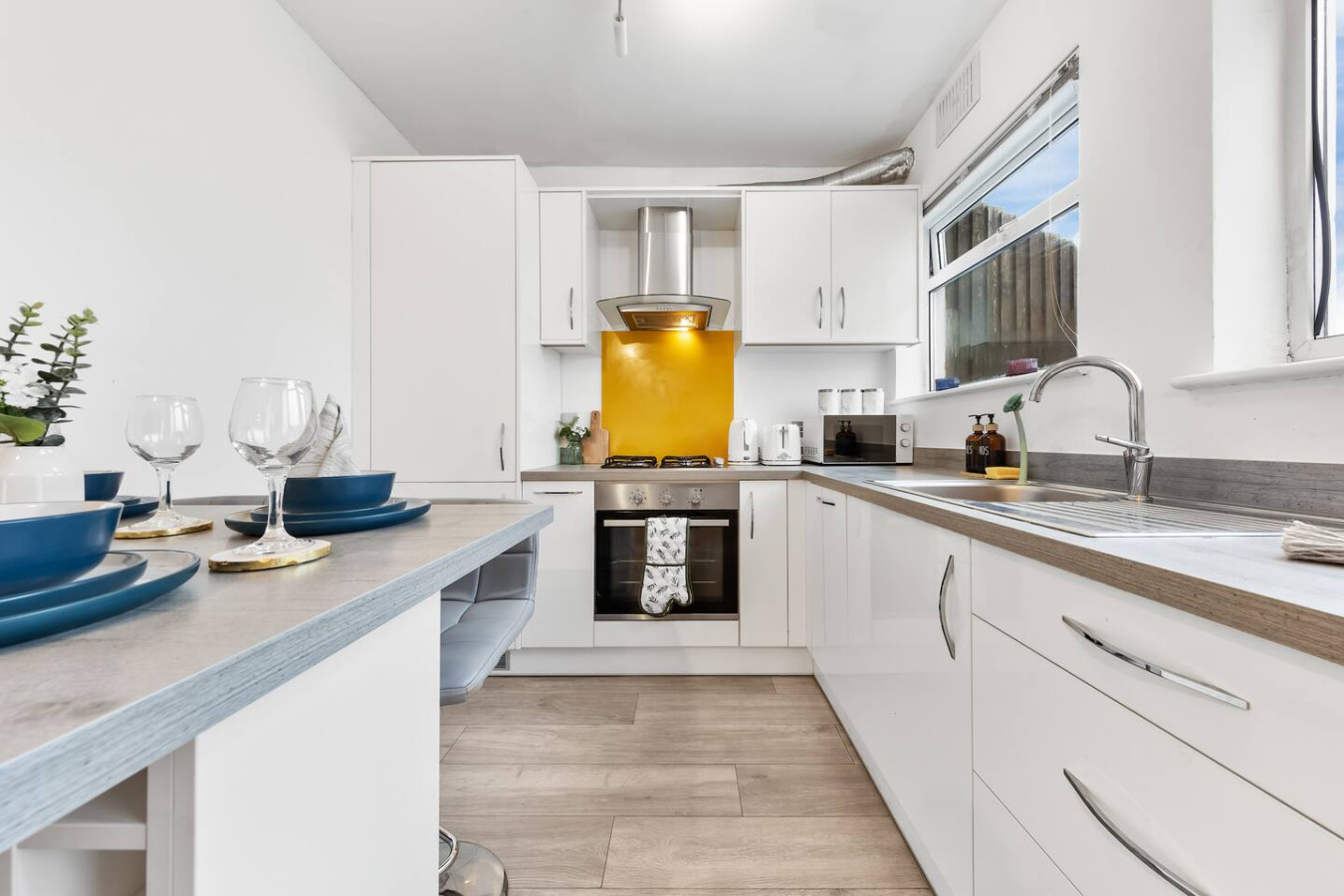Powder Mill Retreat - 2BR Modern Flat for 4 in 225a Powder Mill Ln, Twickenham TW2 6EH, UK - Property image 8 - VivreStays