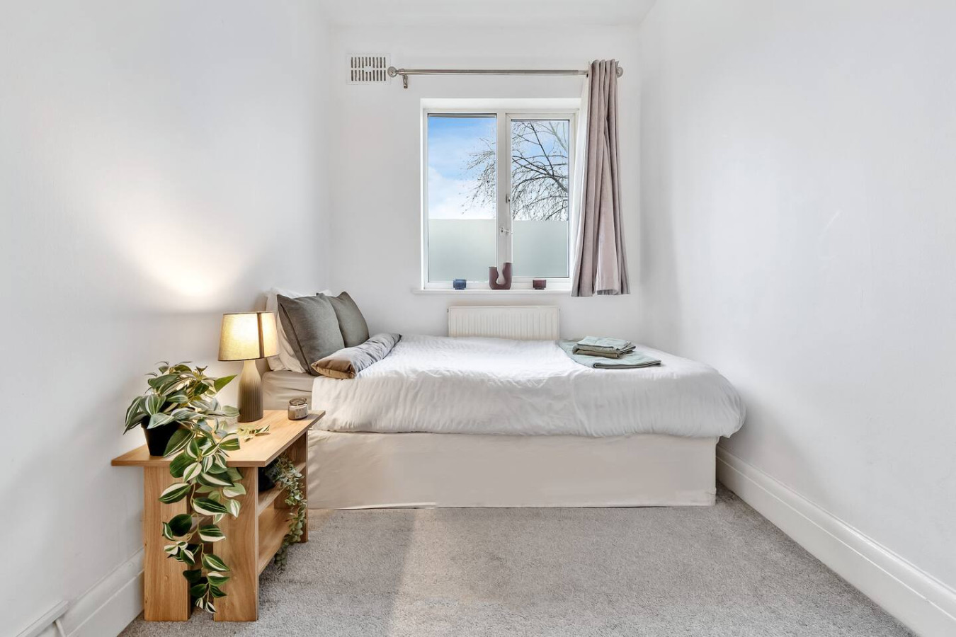 Powder Mill Retreat - 2BR Modern Flat for 4 in 225a Powder Mill Ln, Twickenham TW2 6EH, UK - Property image 18 - VivreStays