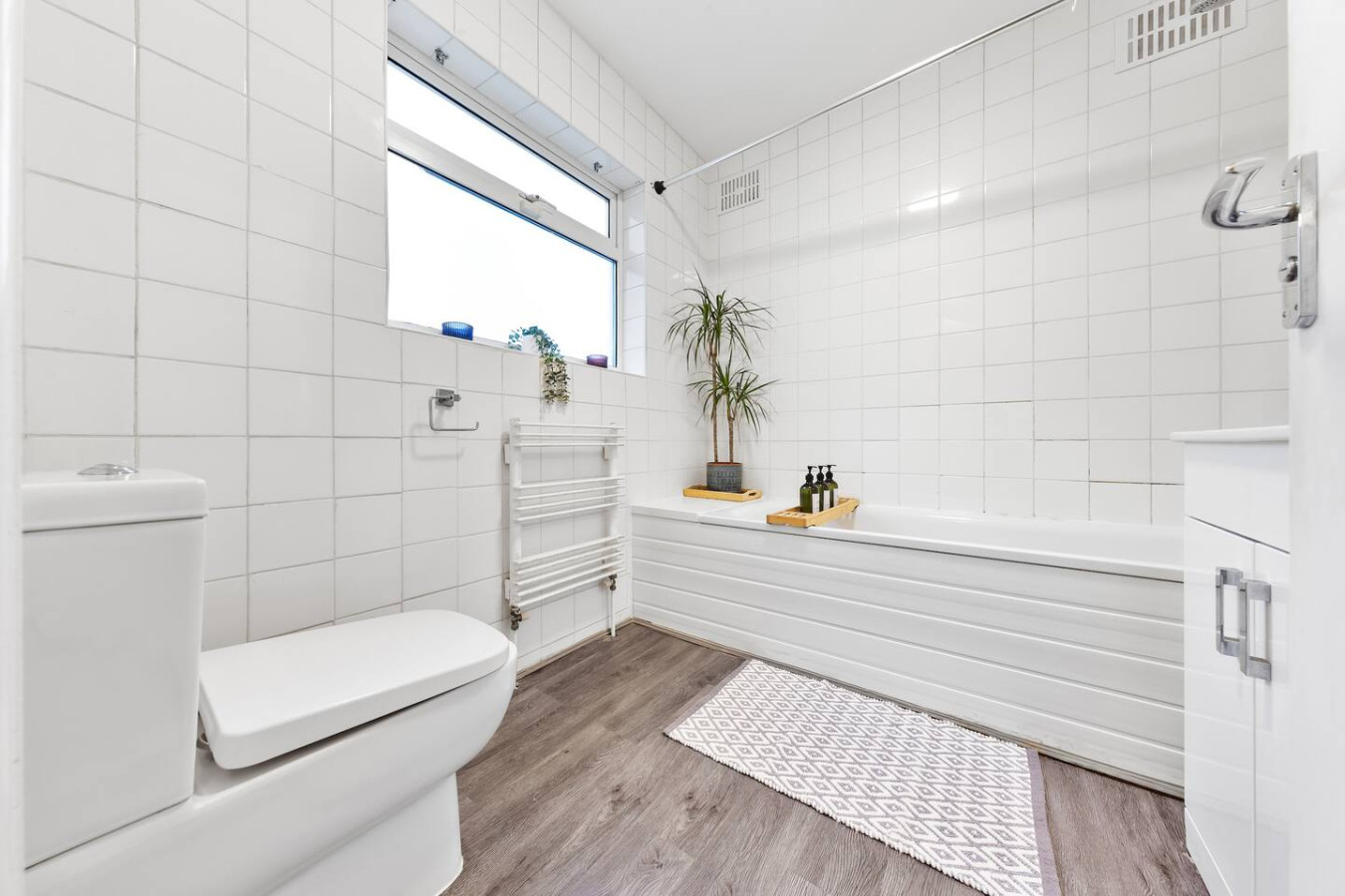 Powder Mill Retreat - 2BR Modern Flat for 4 in 225a Powder Mill Ln, Twickenham TW2 6EH, UK - Property image 23 - VivreStays
