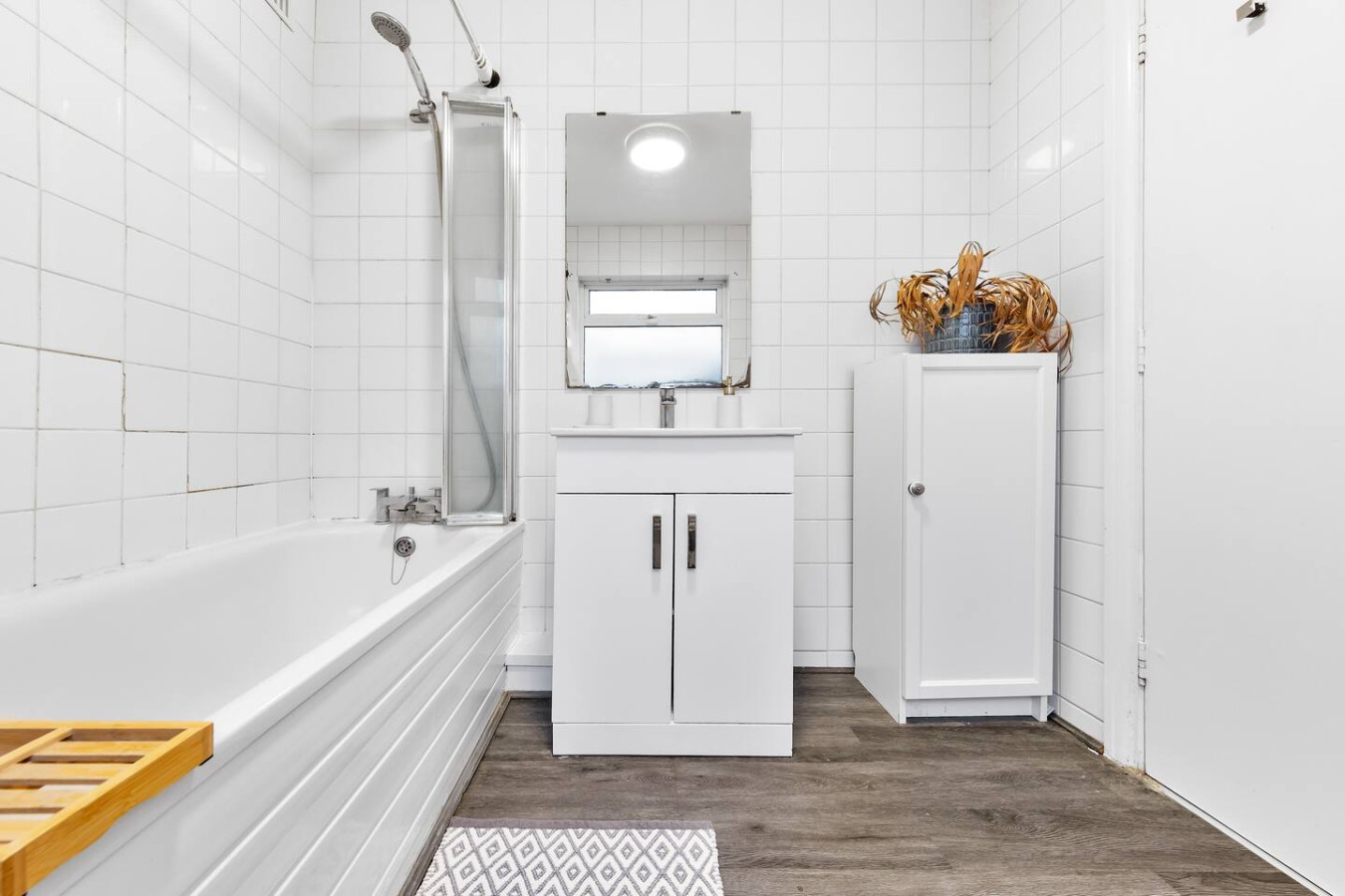 Powder Mill Retreat - 2BR Modern Flat for 4 in 225a Powder Mill Ln, Twickenham TW2 6EH, UK - Property image 24 - VivreStays