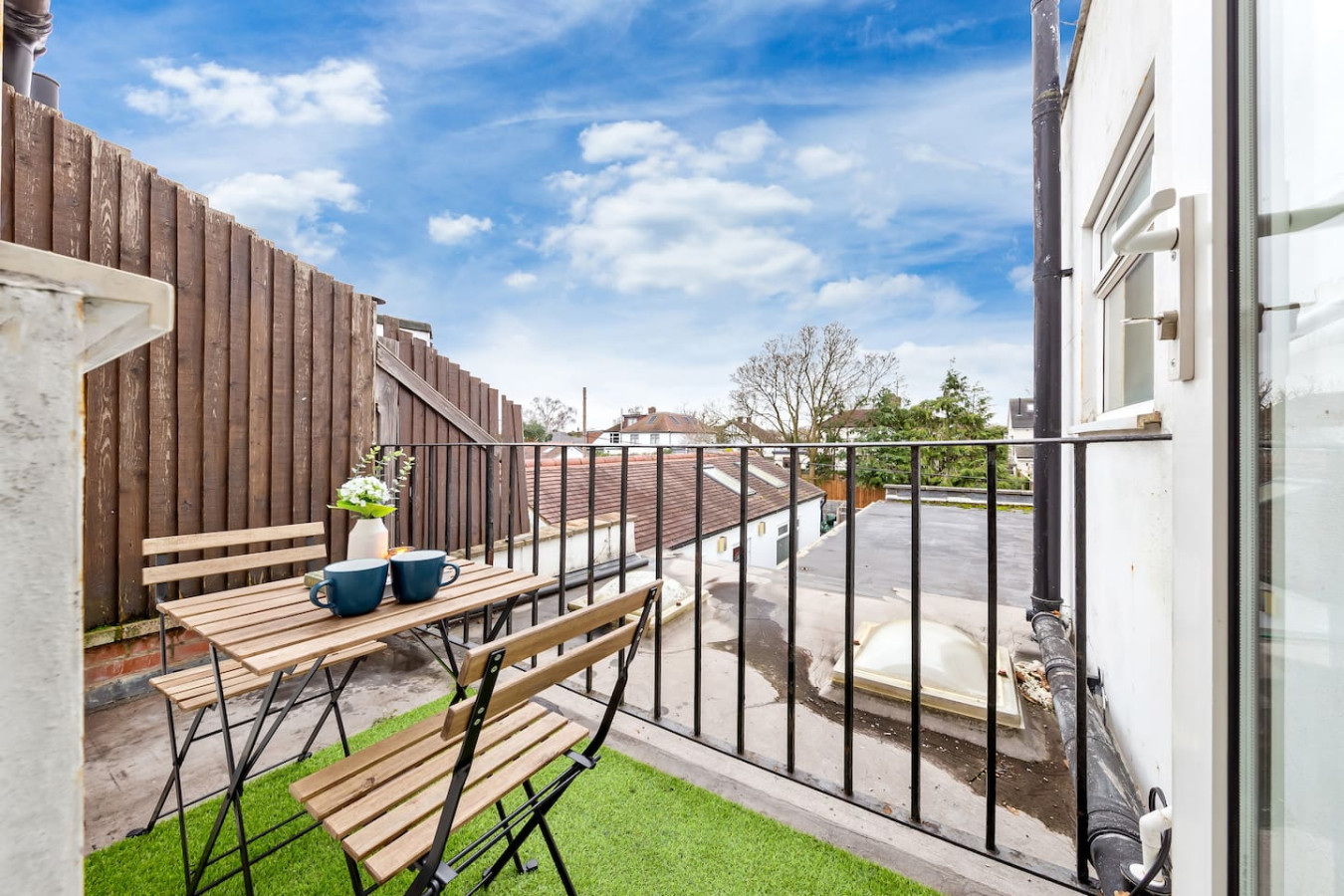 Powder Mill Retreat - 2BR Modern Flat for 4 in 225a Powder Mill Ln, Twickenham TW2 6EH, UK - Property image 6 - VivreStays