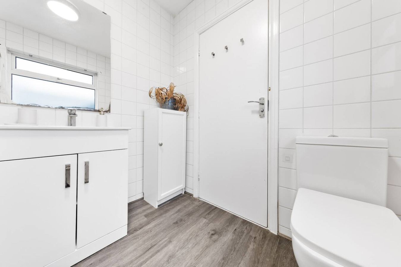 Powder Mill Retreat - 2BR Modern Flat for 4 in 225a Powder Mill Ln, Twickenham TW2 6EH, UK - Property image 25 - VivreStays