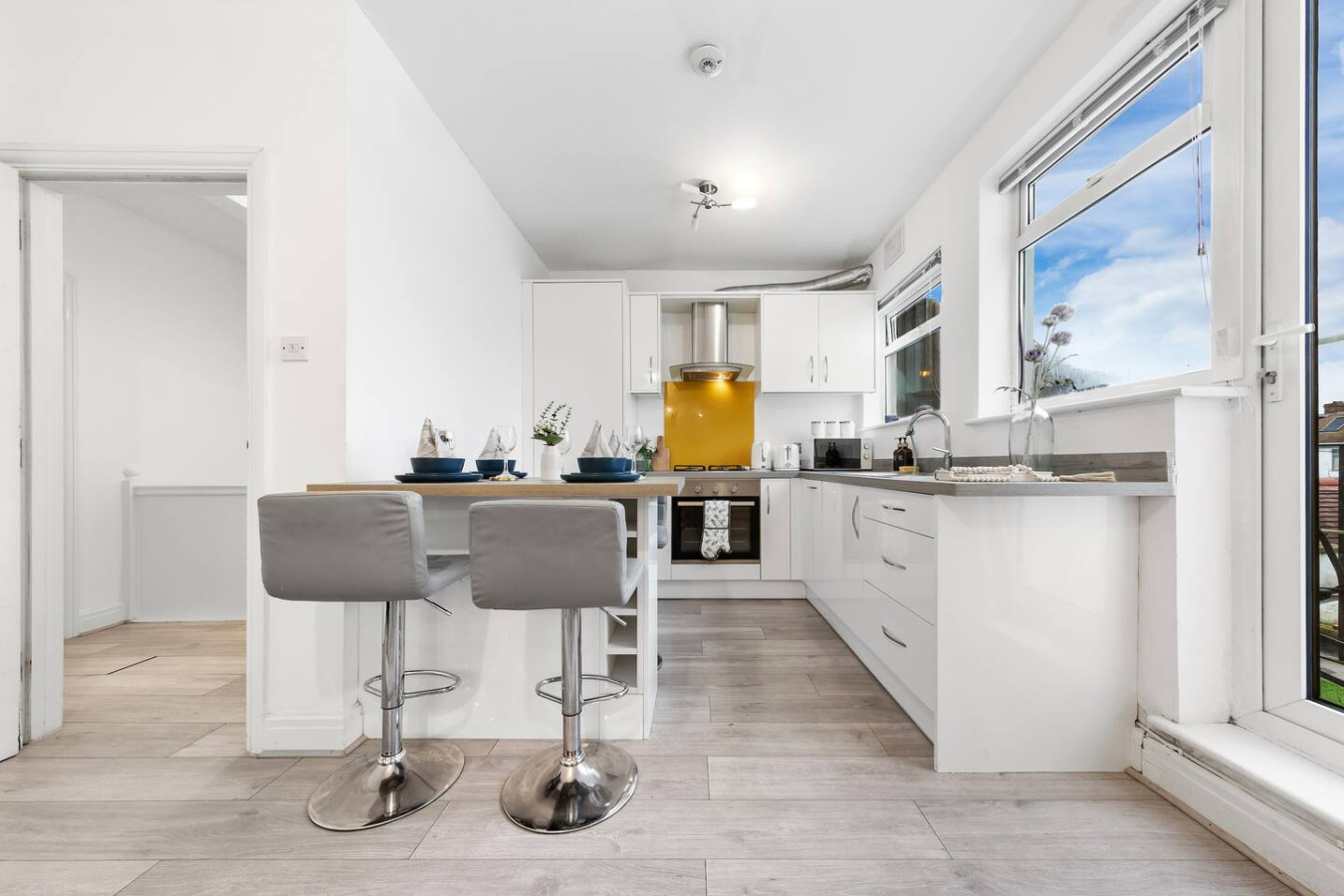 Powder Mill Retreat - 2BR Modern Flat for 4 in 225a Powder Mill Ln, Twickenham TW2 6EH, UK - Property image 12 - VivreStays