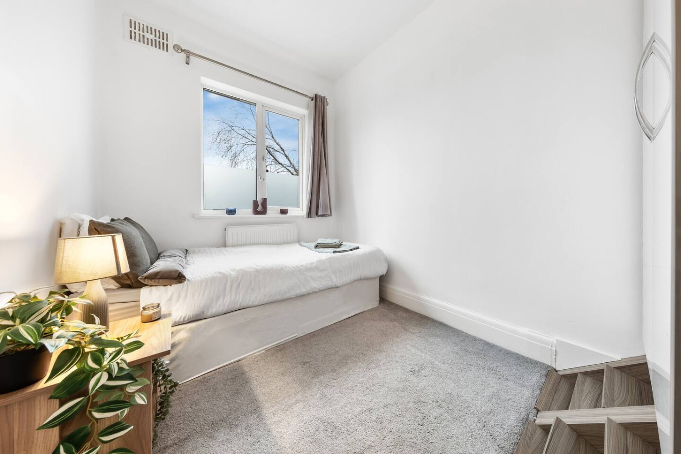 Powder Mill Retreat - 2BR Modern Flat for 4 in 225a Powder Mill Ln, Twickenham TW2 6EH, UK - Property image 17 - VivreStays