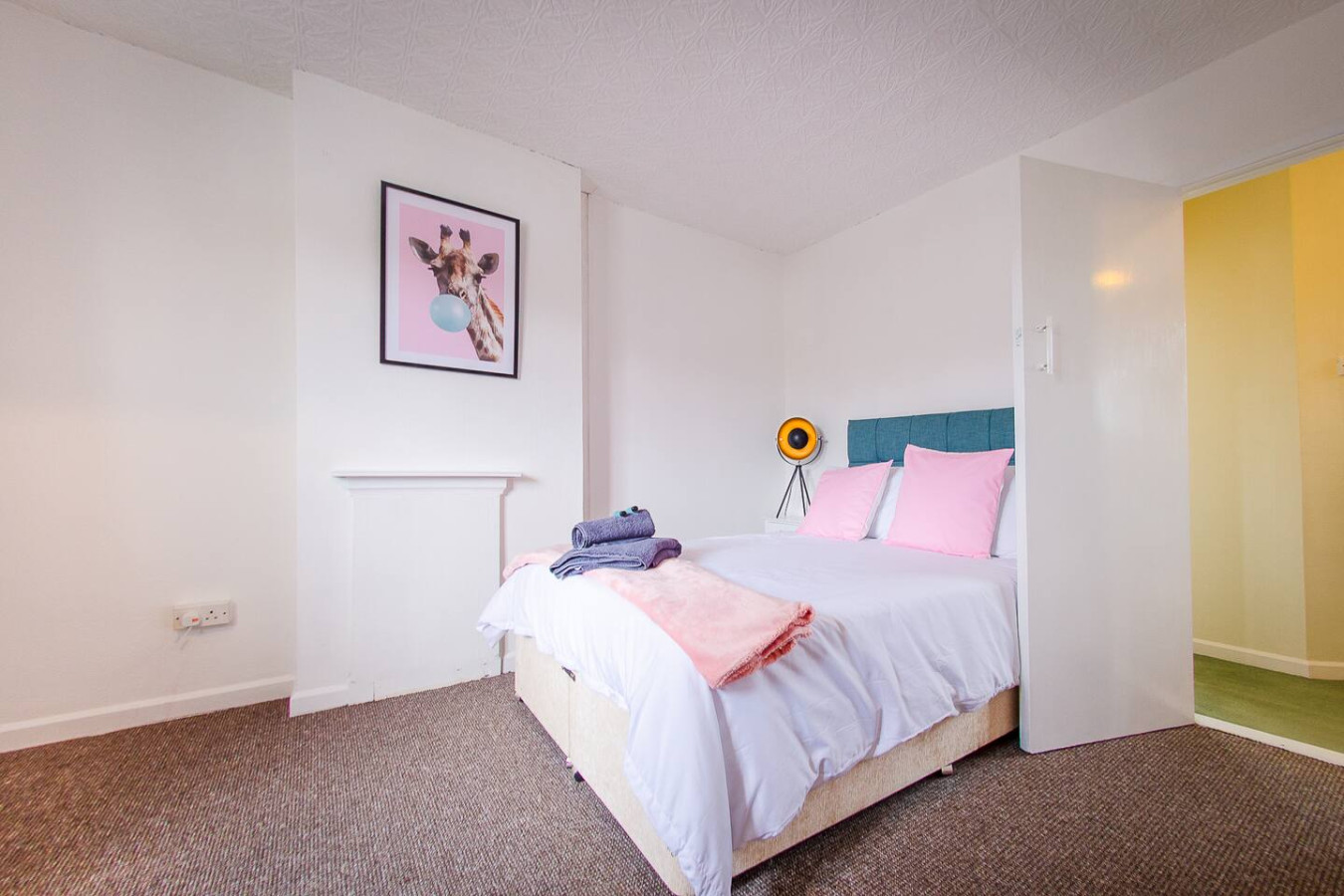 4 Bed - 2 Baths 1 Walk in Shower Lots of Parking in 23 Rands Way, Ipswich IP3 9HG, UK - Property image 3 - VivreStays