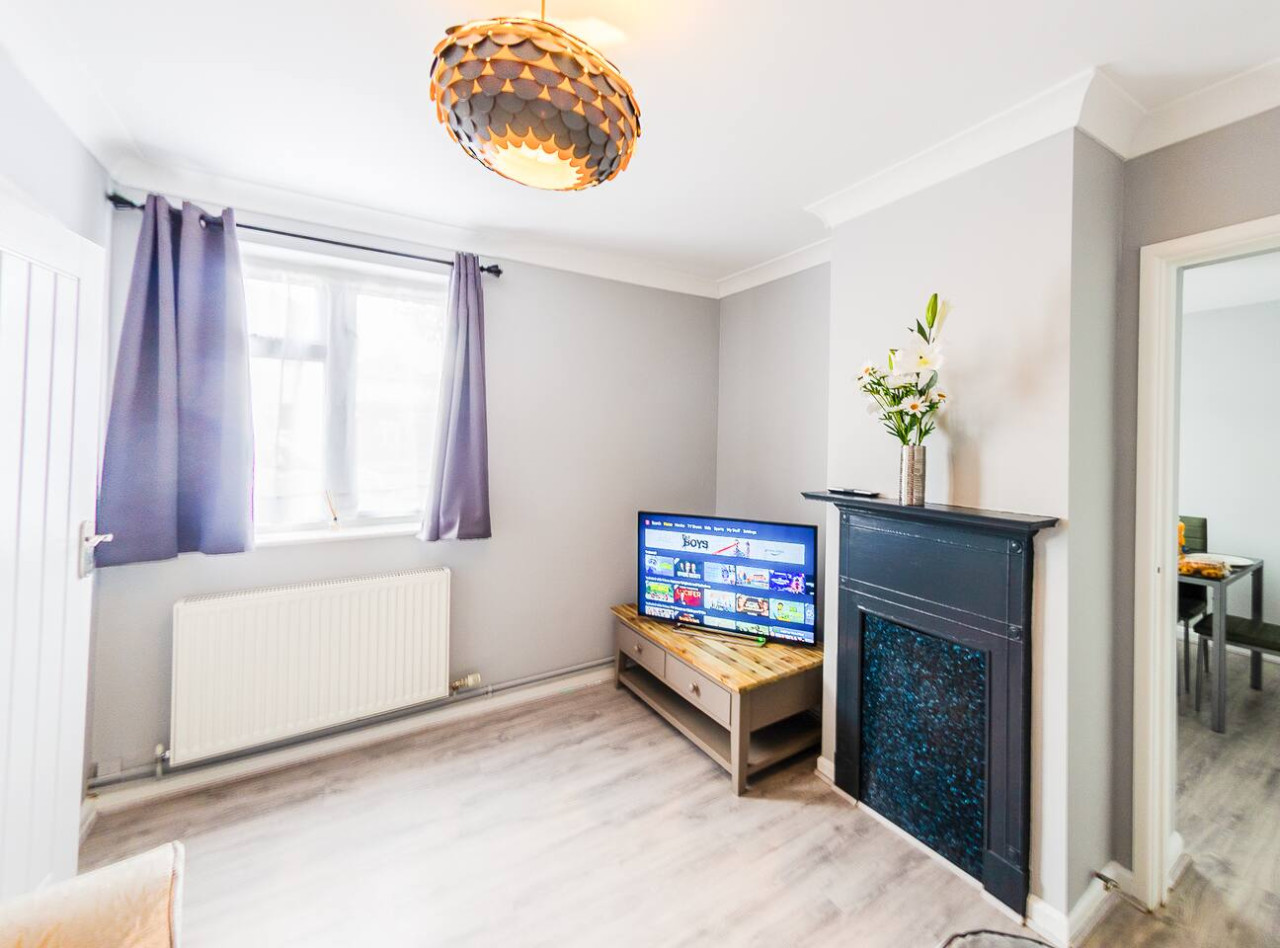 4 Bed - 2 Baths 1 Walk in Shower Lots of Parking in 23 Rands Way, Ipswich IP3 9HG, UK - Property image 2 - VivreStays