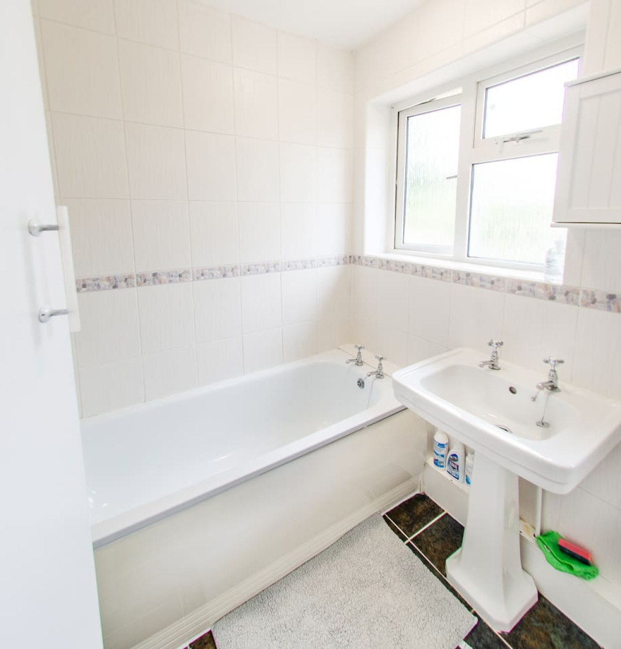 4 Bed - 2 Baths 1 Walk in Shower Lots of Parking in 23 Rands Way, Ipswich IP3 9HG, UK - Property image 9 - VivreStays