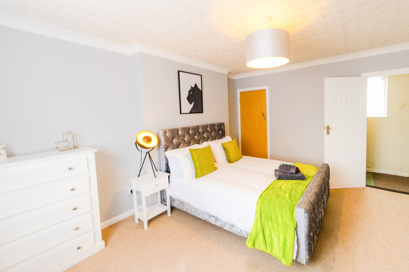 4 Bed - 2 Baths 1 Walk in Shower Lots of Parking in 23 Rands Way, Ipswich IP3 9HG, UK - Property image 4 - VivreStays