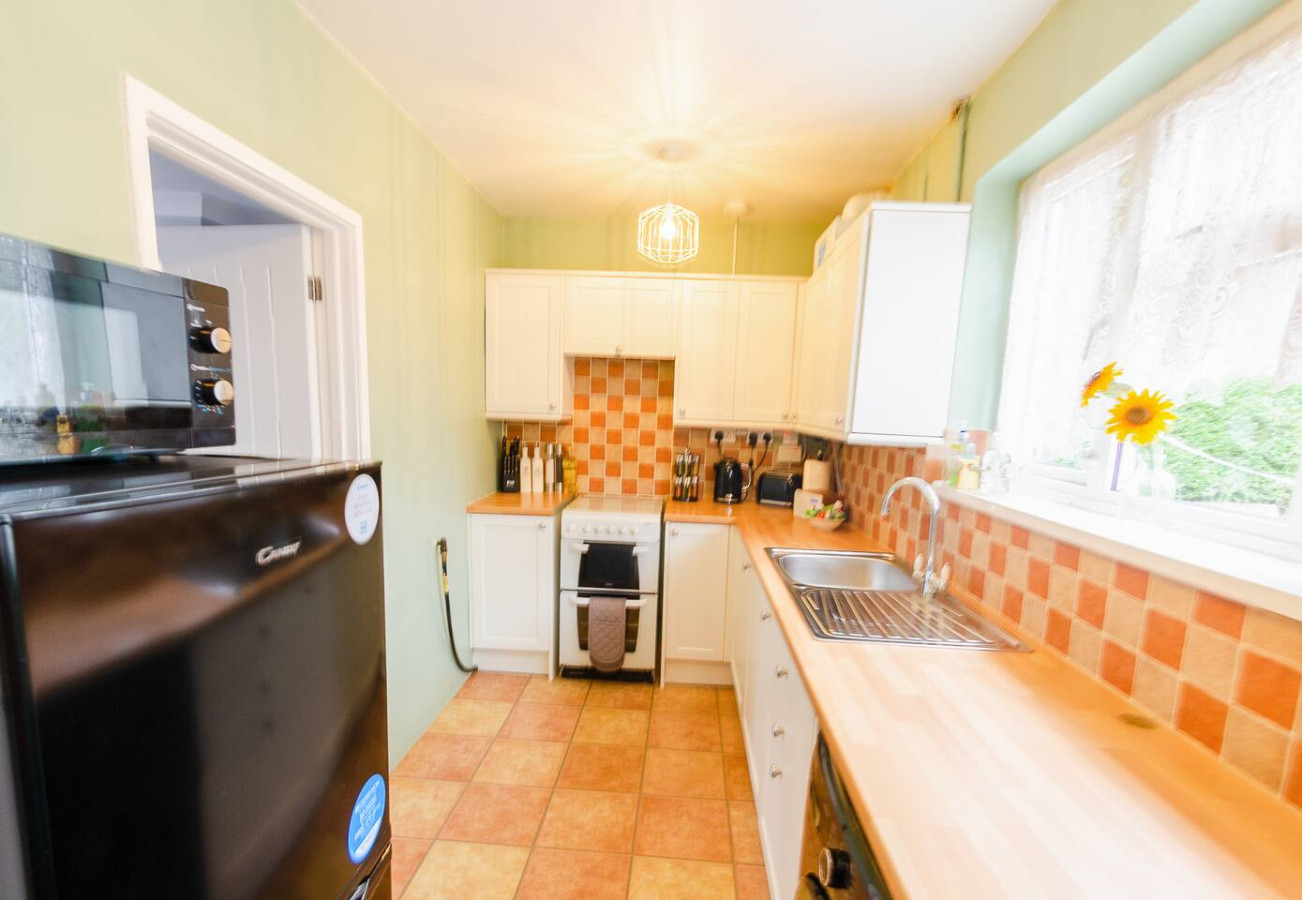 4 Bed - 2 Baths 1 Walk in Shower Lots of Parking in 23 Rands Way, Ipswich IP3 9HG, UK - Property image 7 - VivreStays