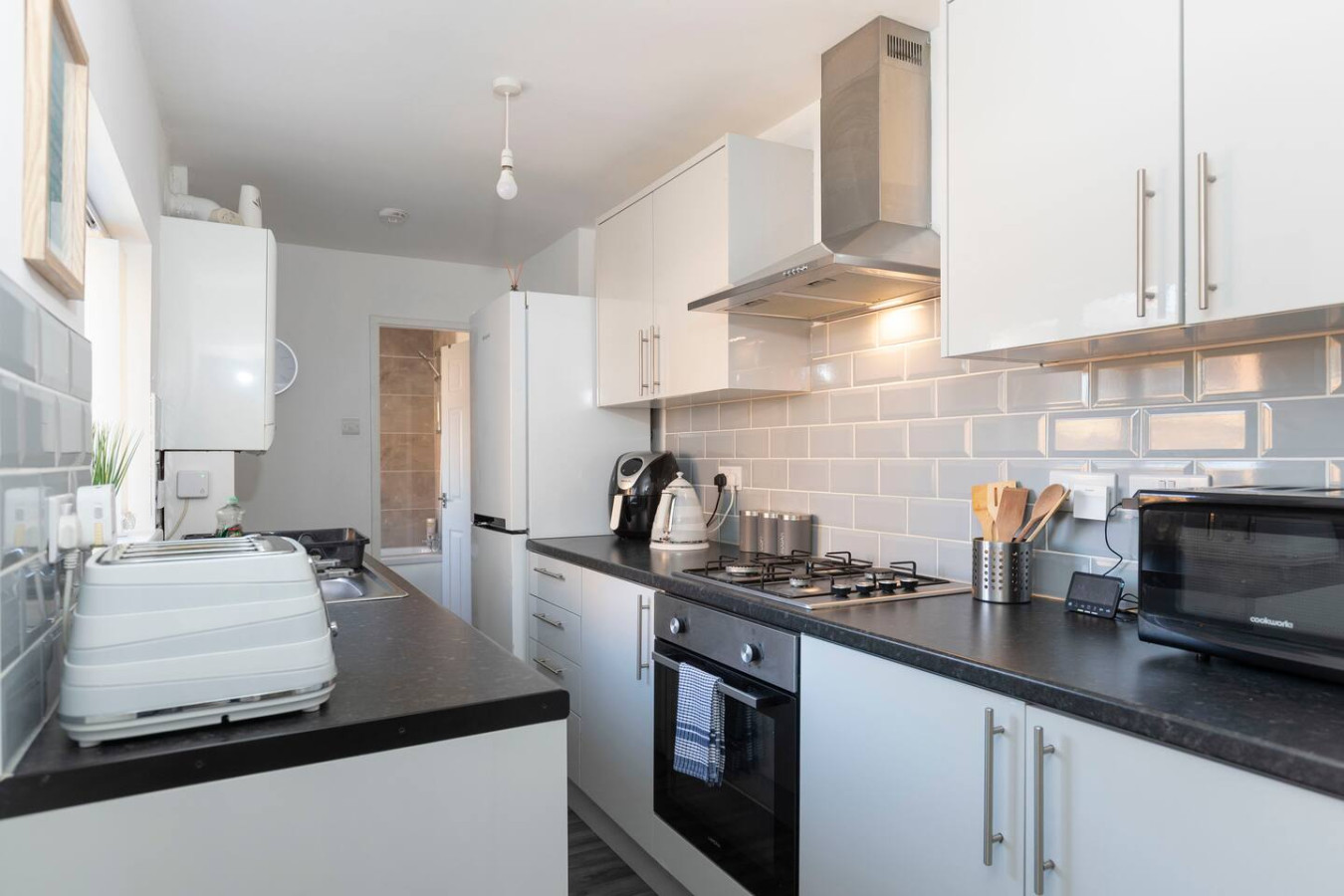 The Maple Haven – Spacious 3BR w/FREE Parking in 10 Maple St, Jarrow NE32 5JE, UK - Property image 10 - VivreStays