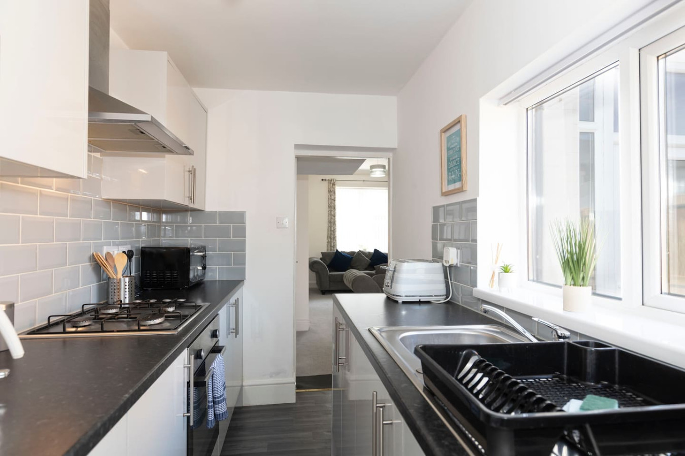The Maple Haven – Spacious 3BR w/FREE Parking in 10 Maple St, Jarrow NE32 5JE, UK - Property image 5 - VivreStays