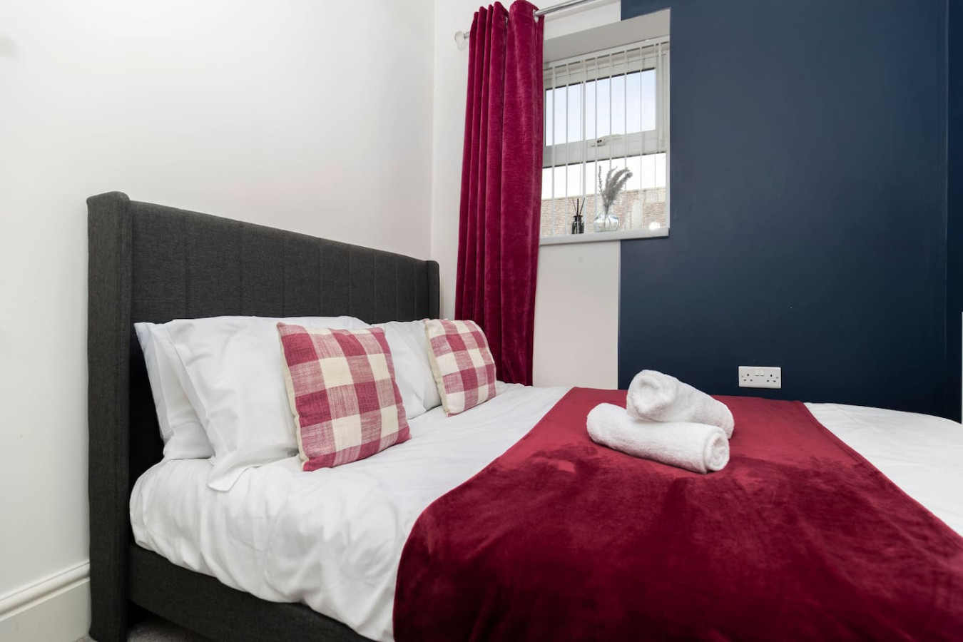 The Maple Haven – Spacious 3BR w/FREE Parking in 10 Maple St, Jarrow NE32 5JE, UK - Property image 2 - VivreStays