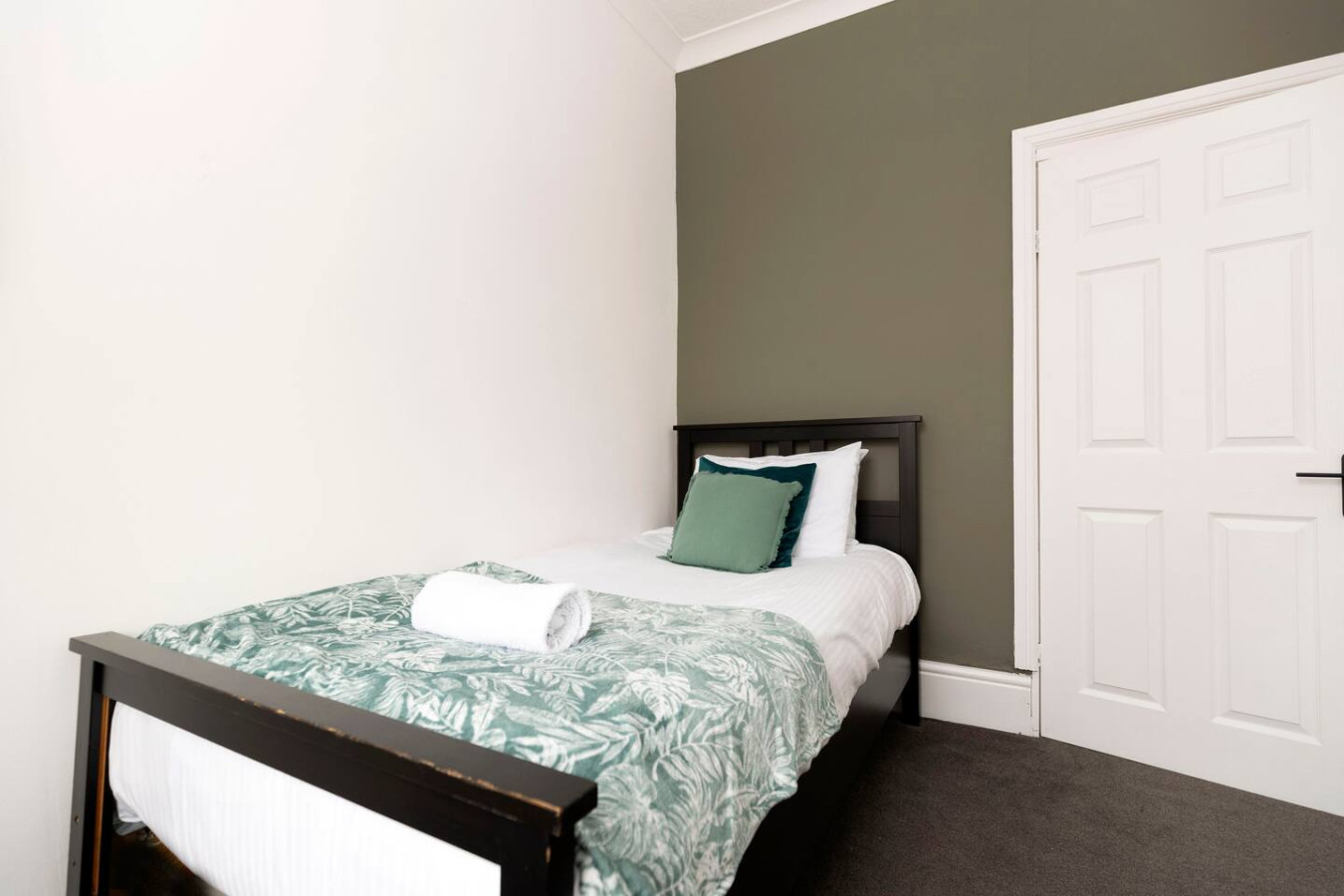 Spacious 4BR Home in Gateshead Sleeps 8 w/Parking in 397Brighton Road, England, United Kingdom, NE8 4SB - Property image 22 - VivreStays