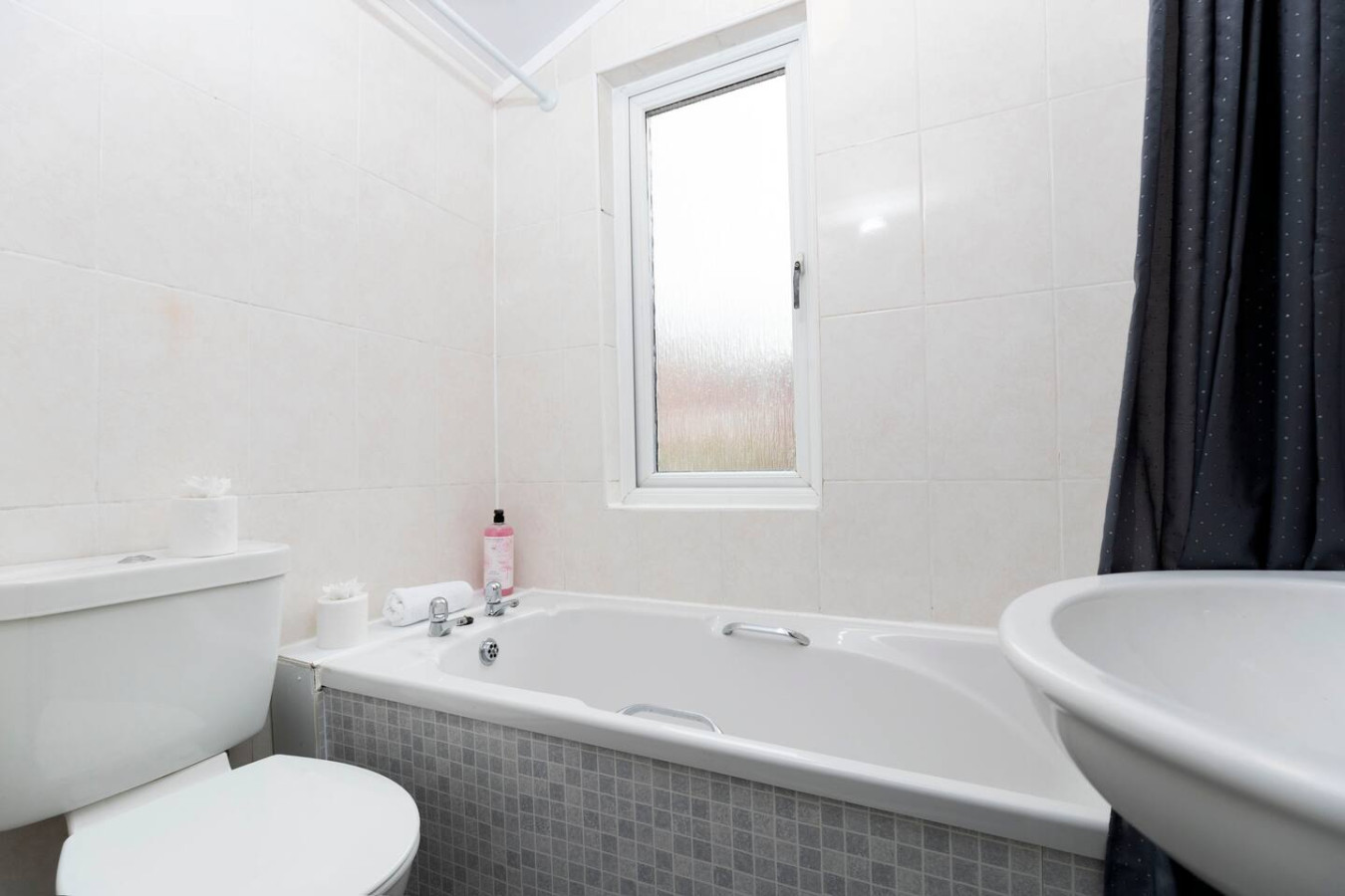 Spacious 4BR Home in Gateshead Sleeps 8 w/Parking in 397Brighton Road, England, United Kingdom, NE8 4SB - Property image 6 - VivreStays