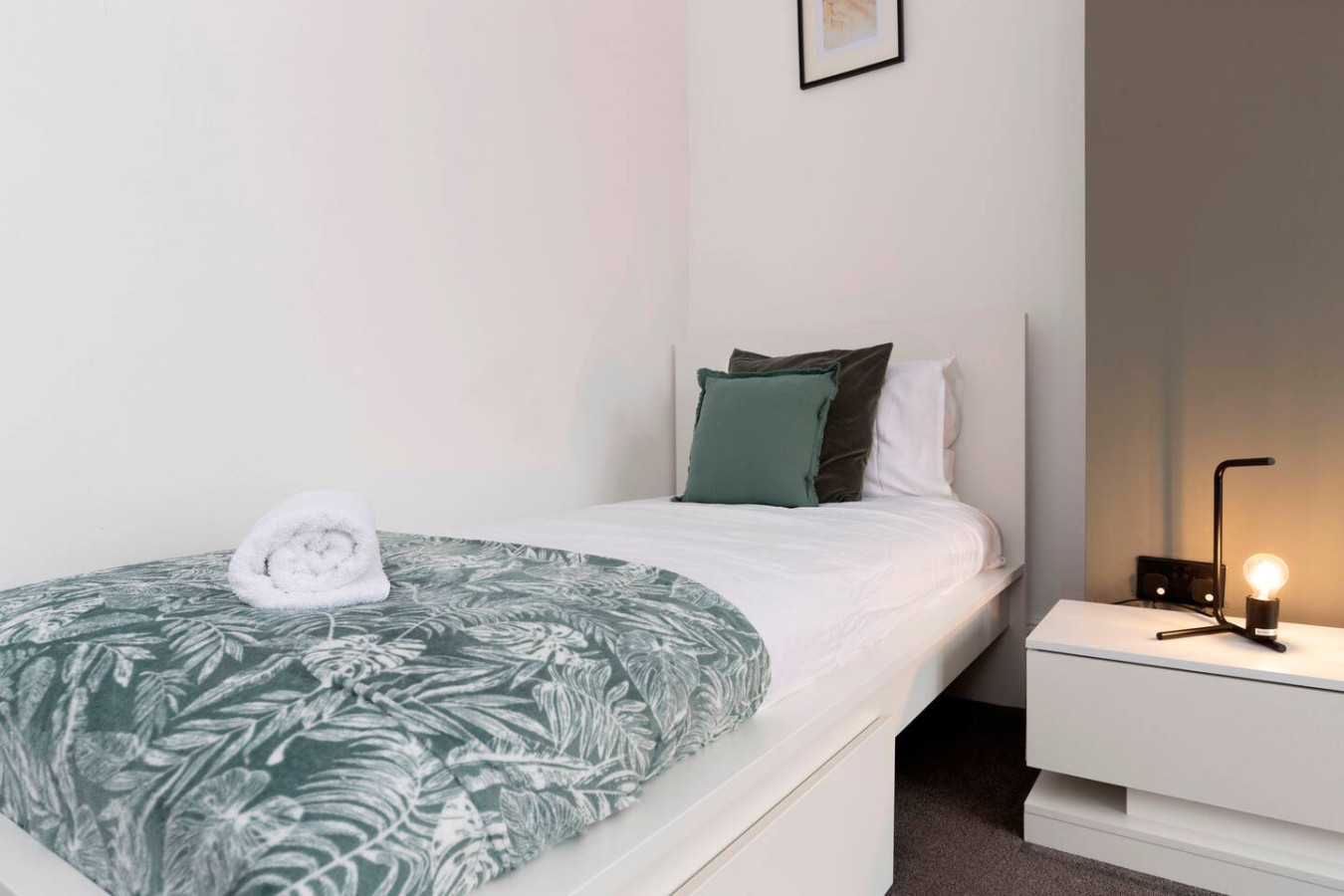 Spacious 4BR Home in Gateshead Sleeps 8 w/Parking in 397Brighton Road, England, United Kingdom, NE8 4SB - Property image 18 - VivreStays