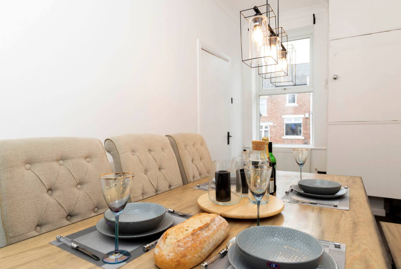 Spacious 4BR Home in Gateshead Sleeps 8 w/Parking in 397Brighton Road, England, United Kingdom, NE8 4SB - Property image 2 - VivreStays