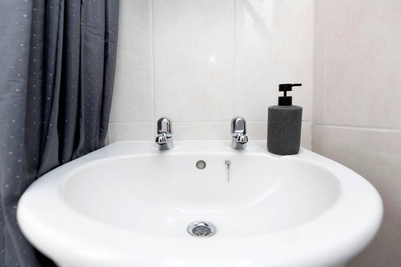 Spacious 4BR Home in Gateshead Sleeps 8 w/Parking in 397Brighton Road, England, United Kingdom, NE8 4SB - Property image 24 - VivreStays