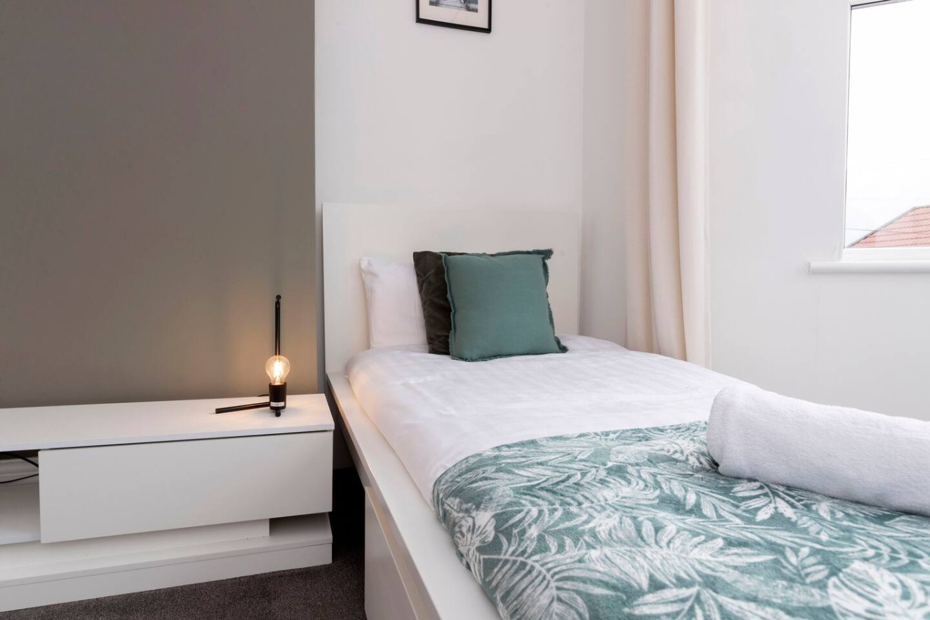 Spacious 4BR Home in Gateshead Sleeps 8 w/Parking in 397Brighton Road, England, United Kingdom, NE8 4SB - Property image 17 - VivreStays